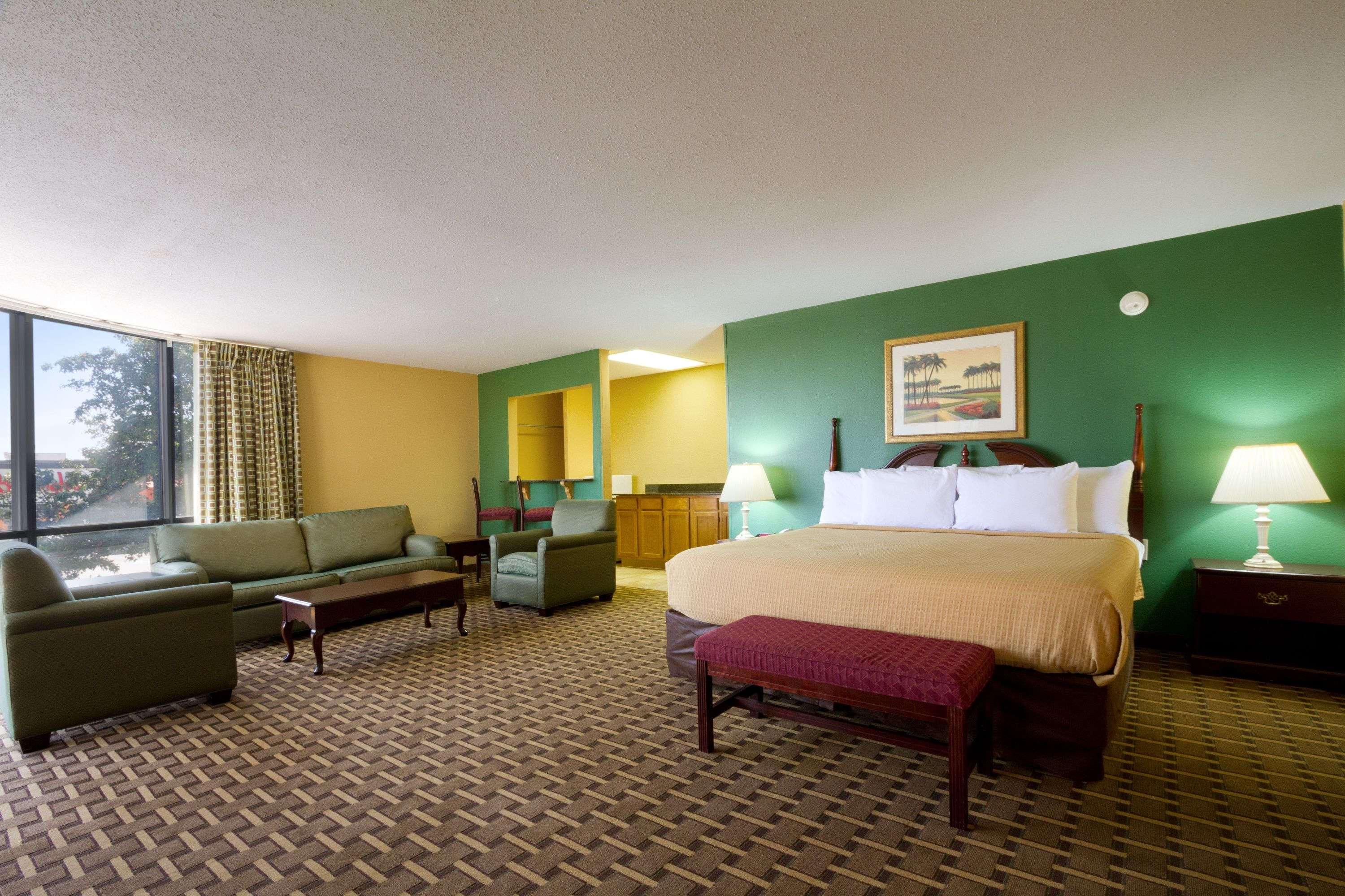 Red Roof Inn & Suites Duncan