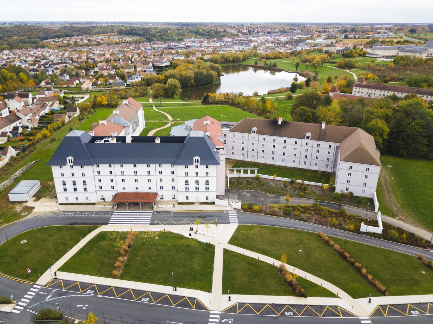 B&B HOTEL près de Disneyland® Paris - фото