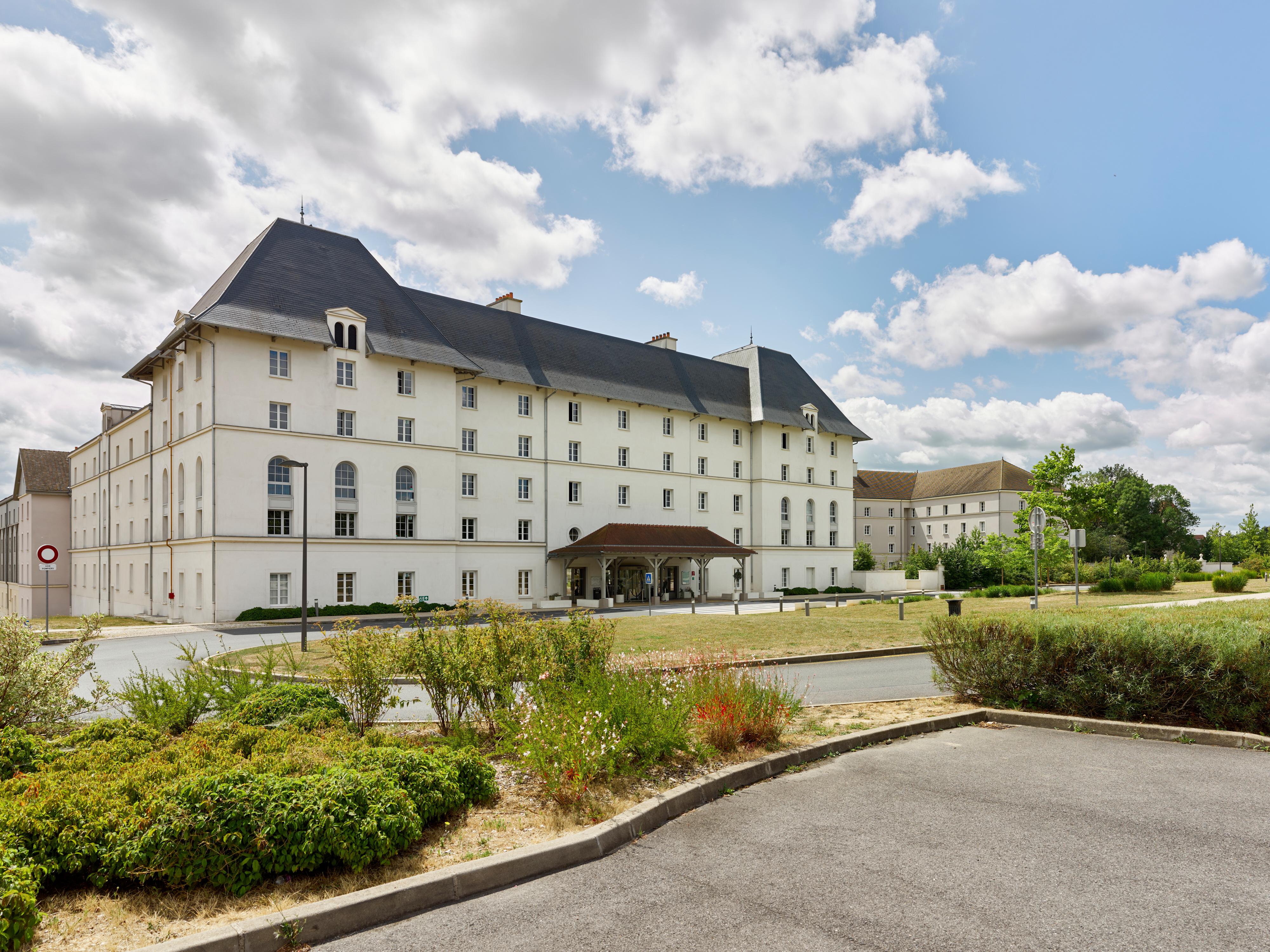 B&B HOTEL près de Disneyland® Paris - фото