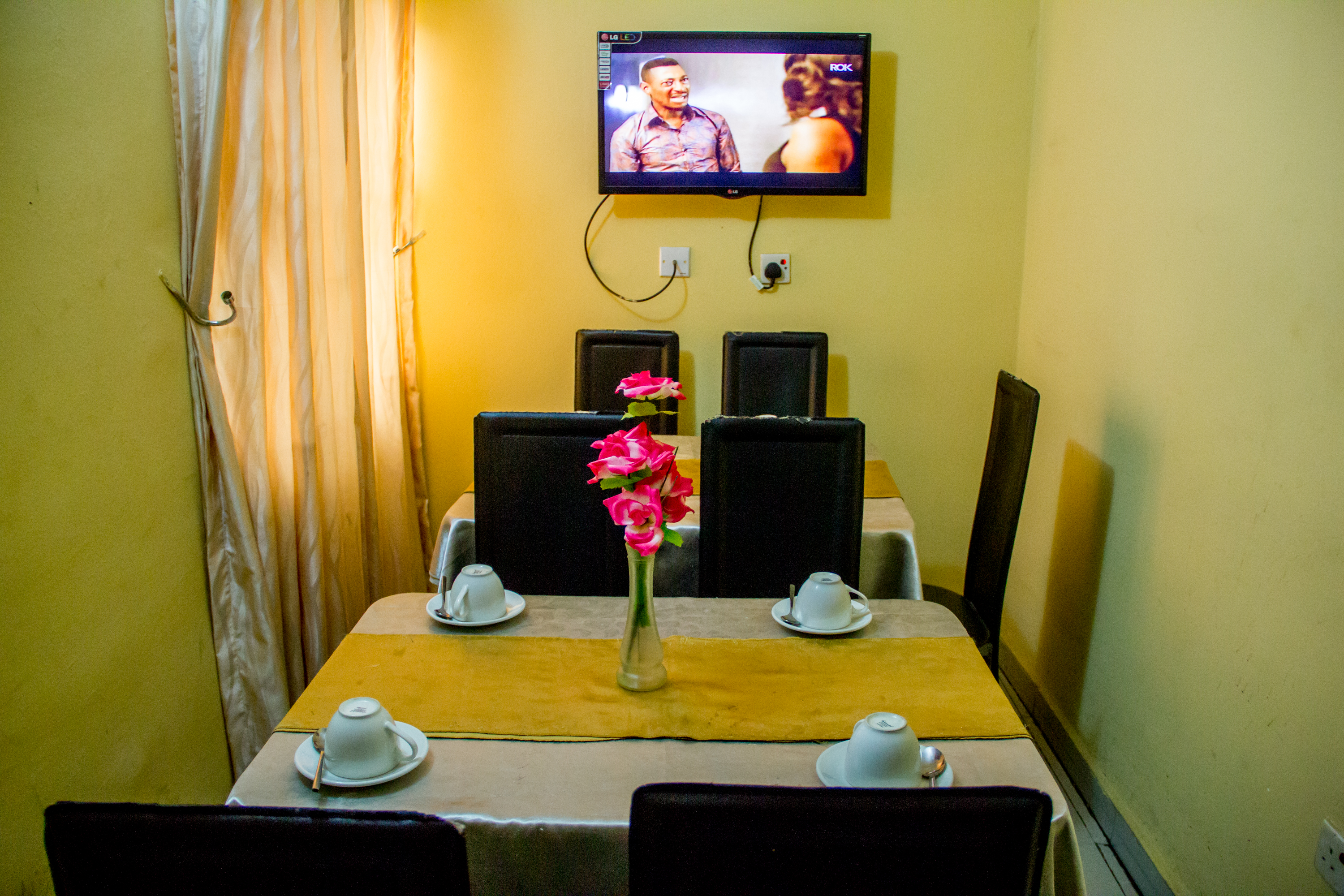 De Lawrence Court & Suite