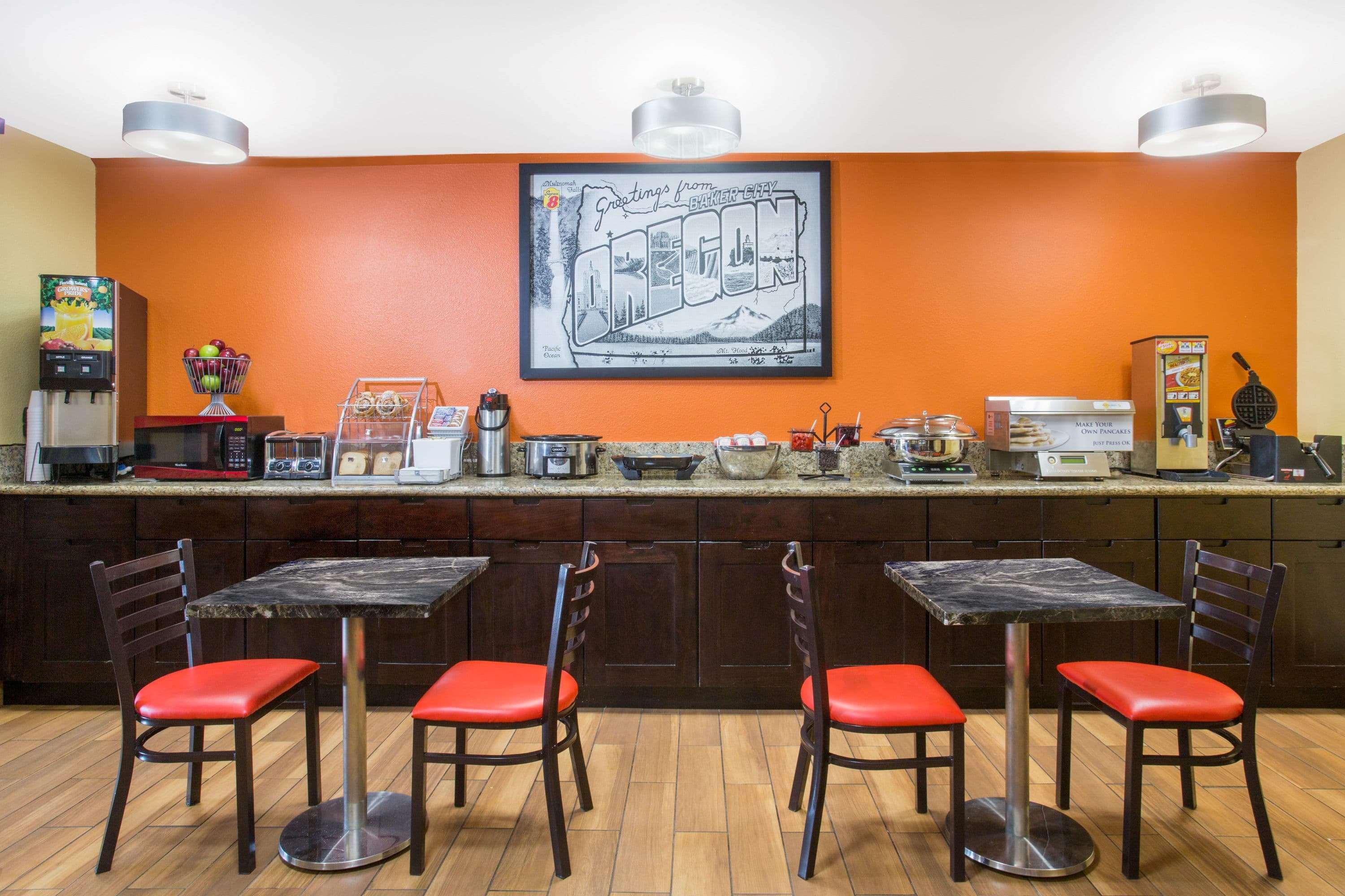 Super 8 by Wyndham Baker City