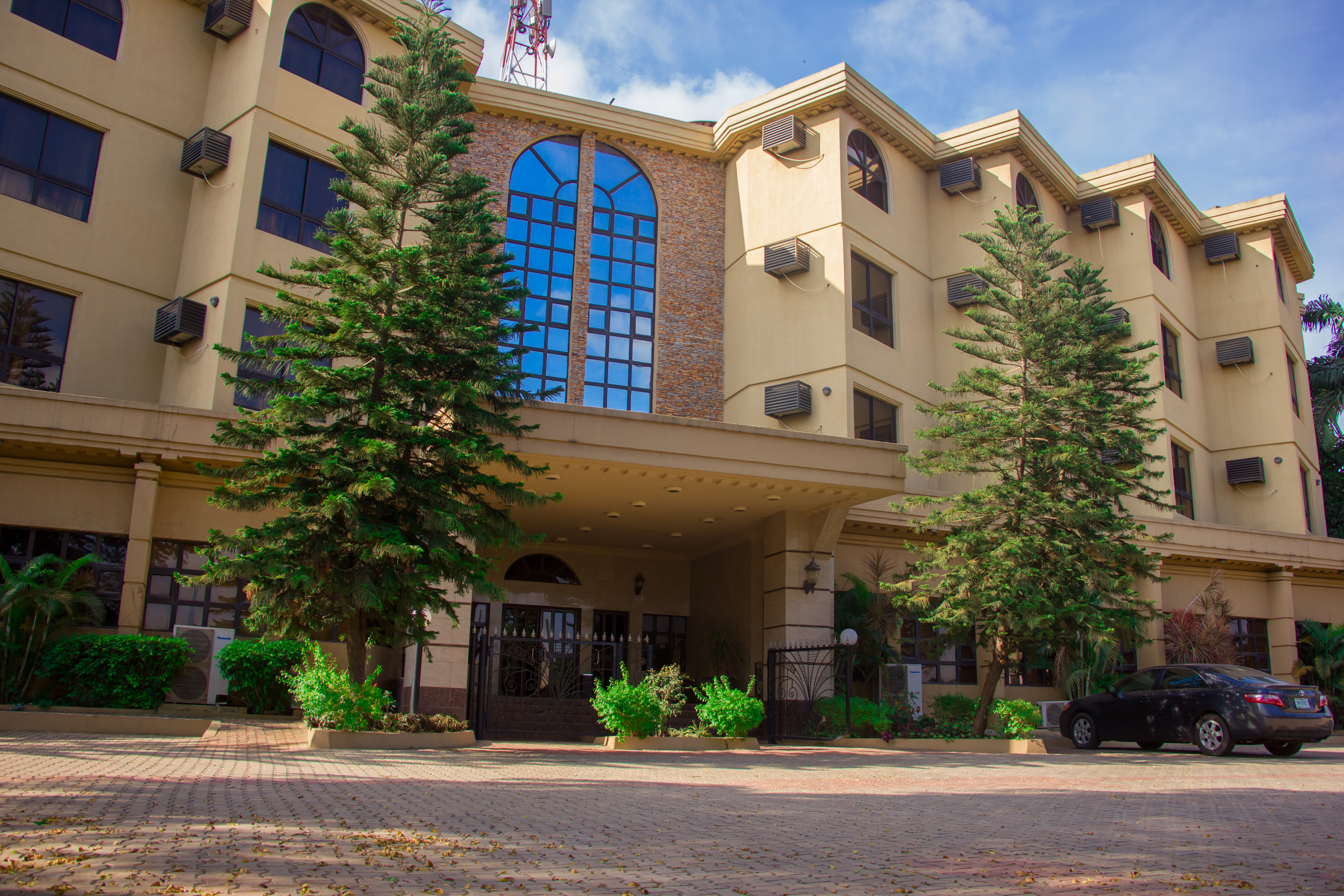 Heritage House Square Hotel