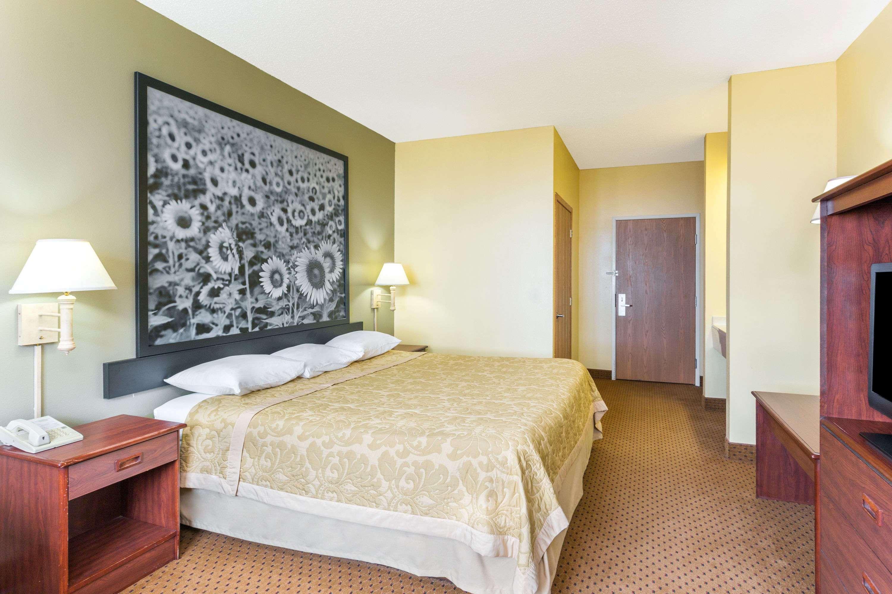 Super 8 By Wyndham Osage