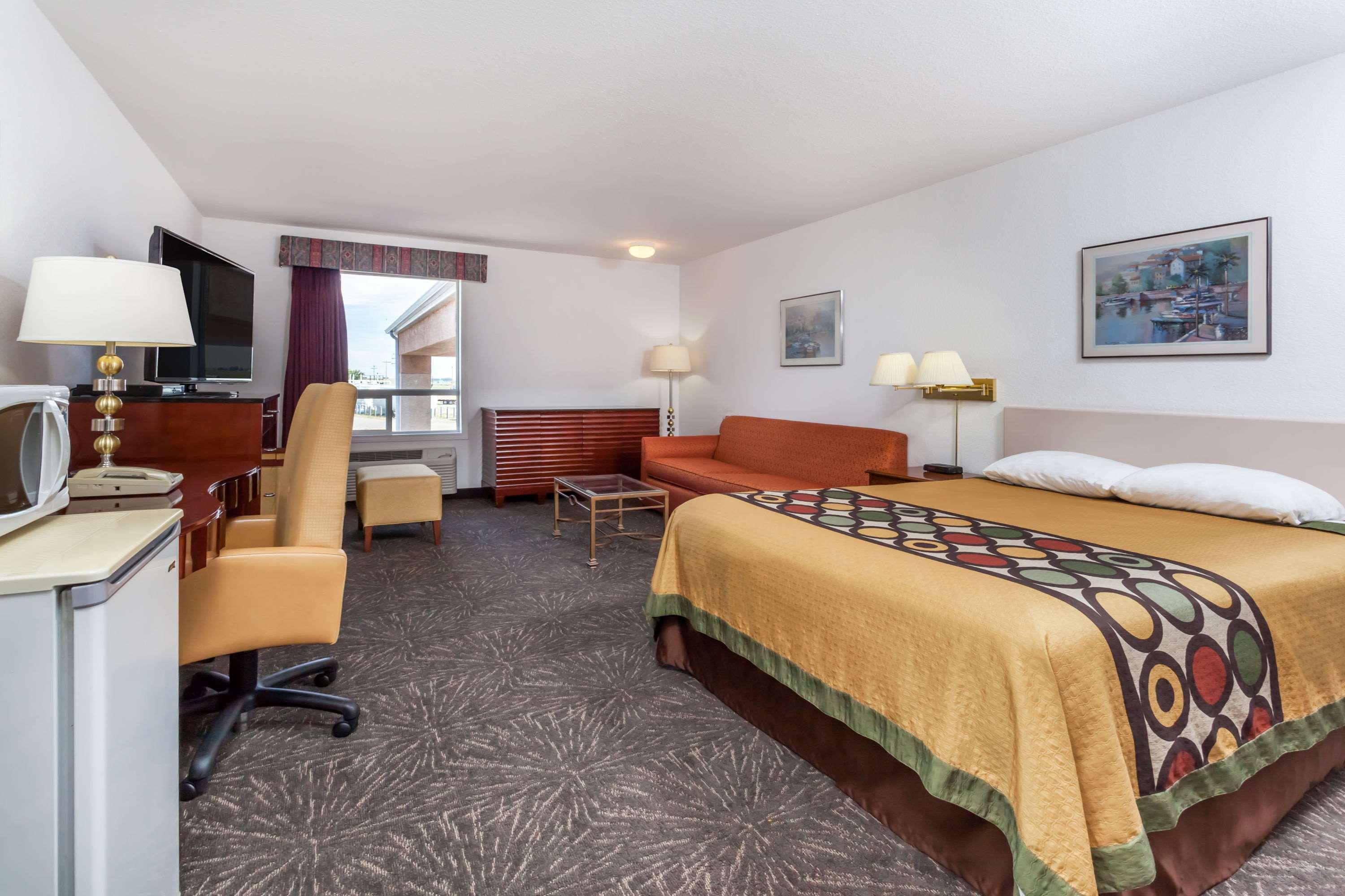 Super 8 By Wyndham Taber Ab