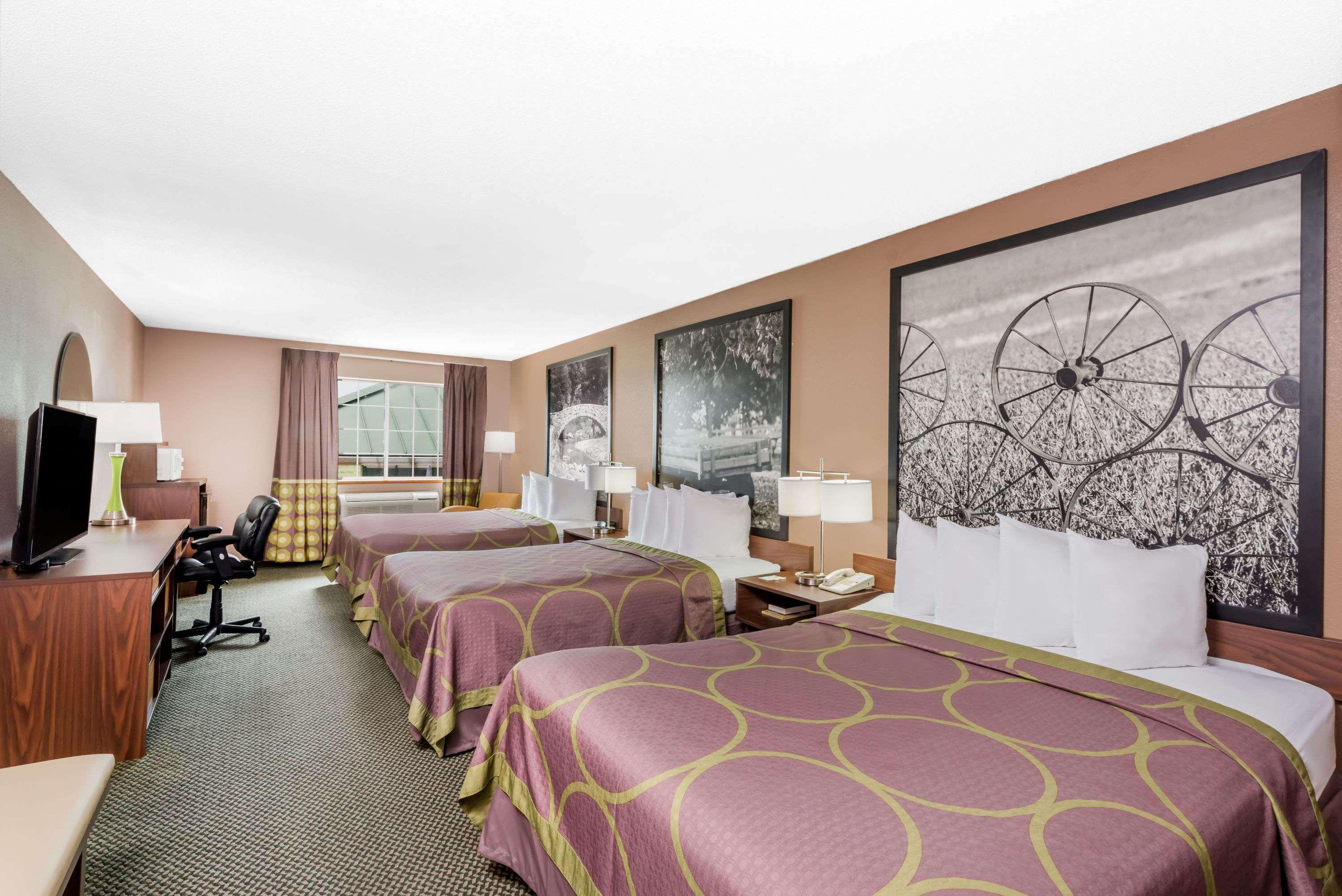 Super 8 By Wyndham Winfield/Quail Ridge Area