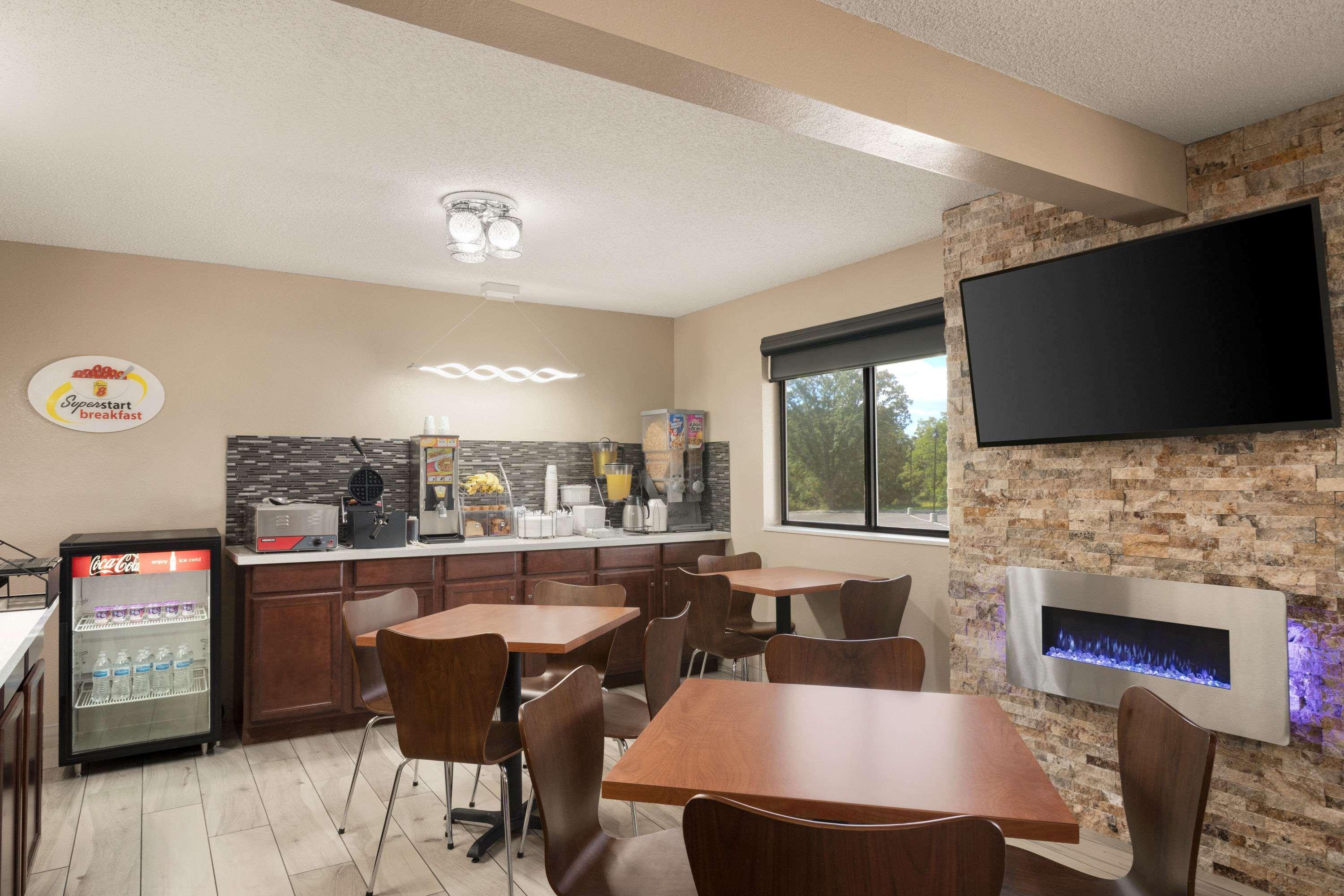 Super 8 By Wyndham Mayfield