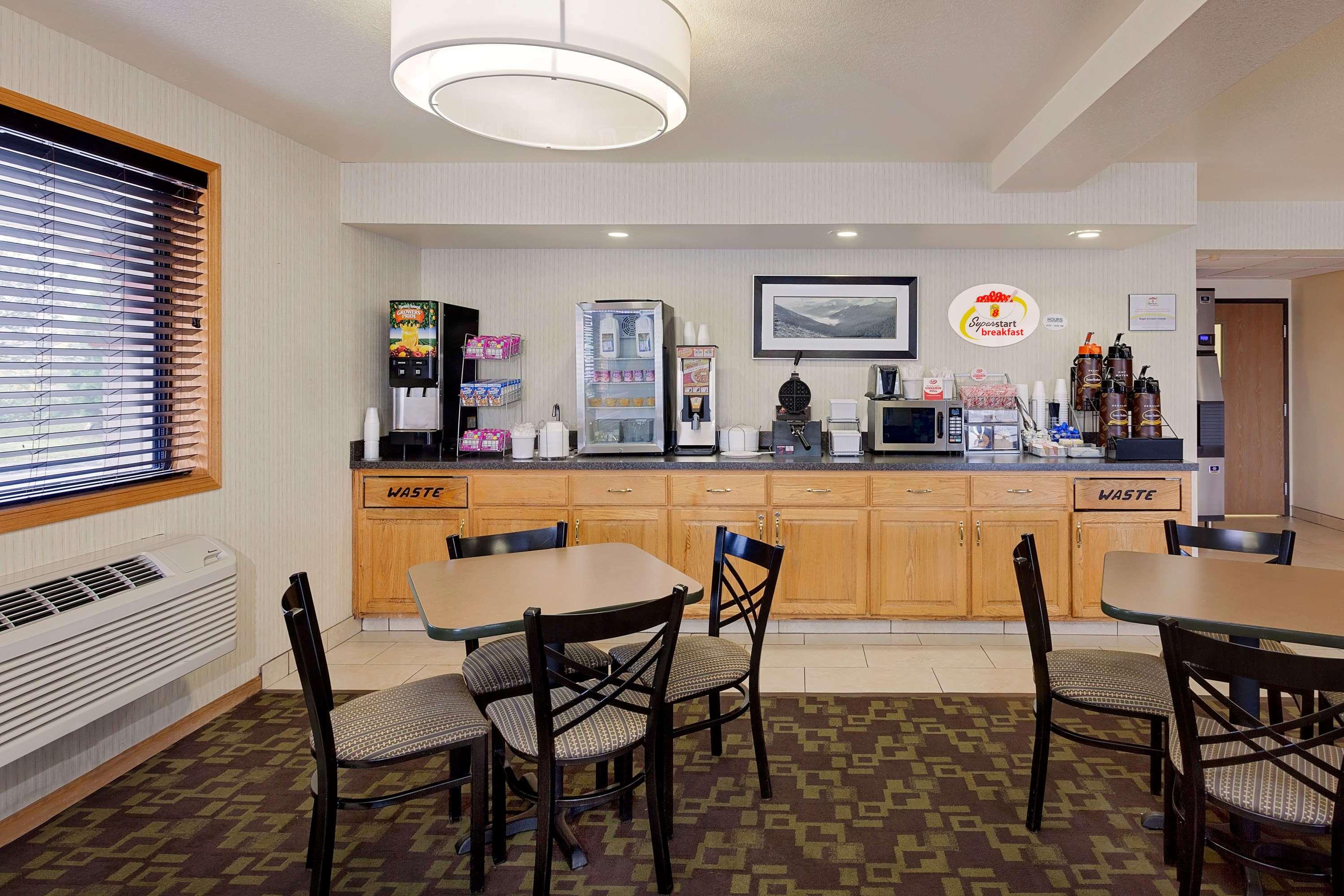 Super 8 by Wyndham Lebanon