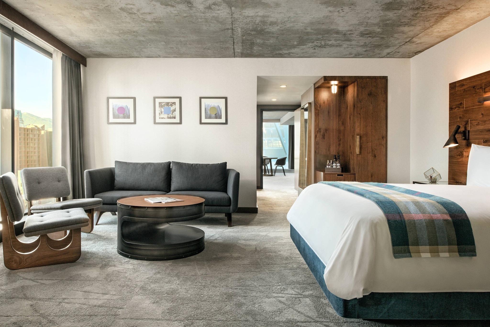 the DOUGLAS, Autograph Collection by null