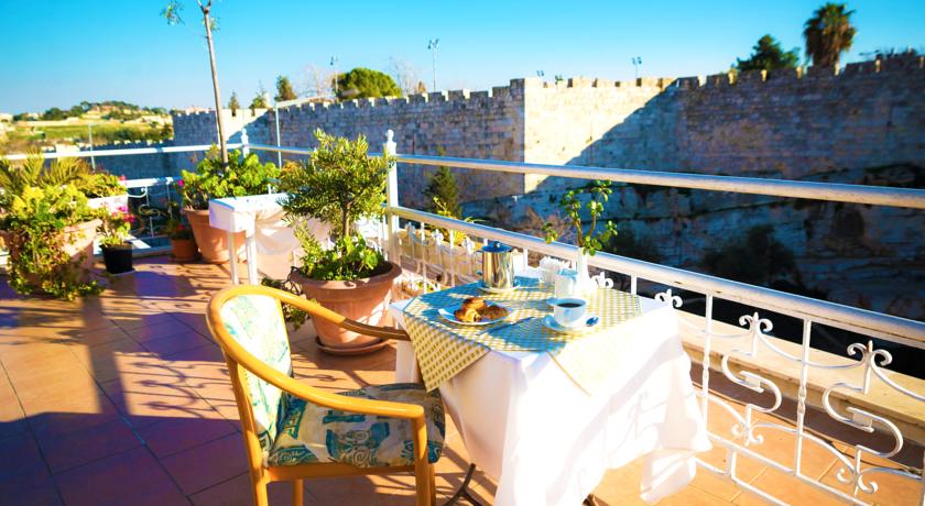 Golden Walls hotel