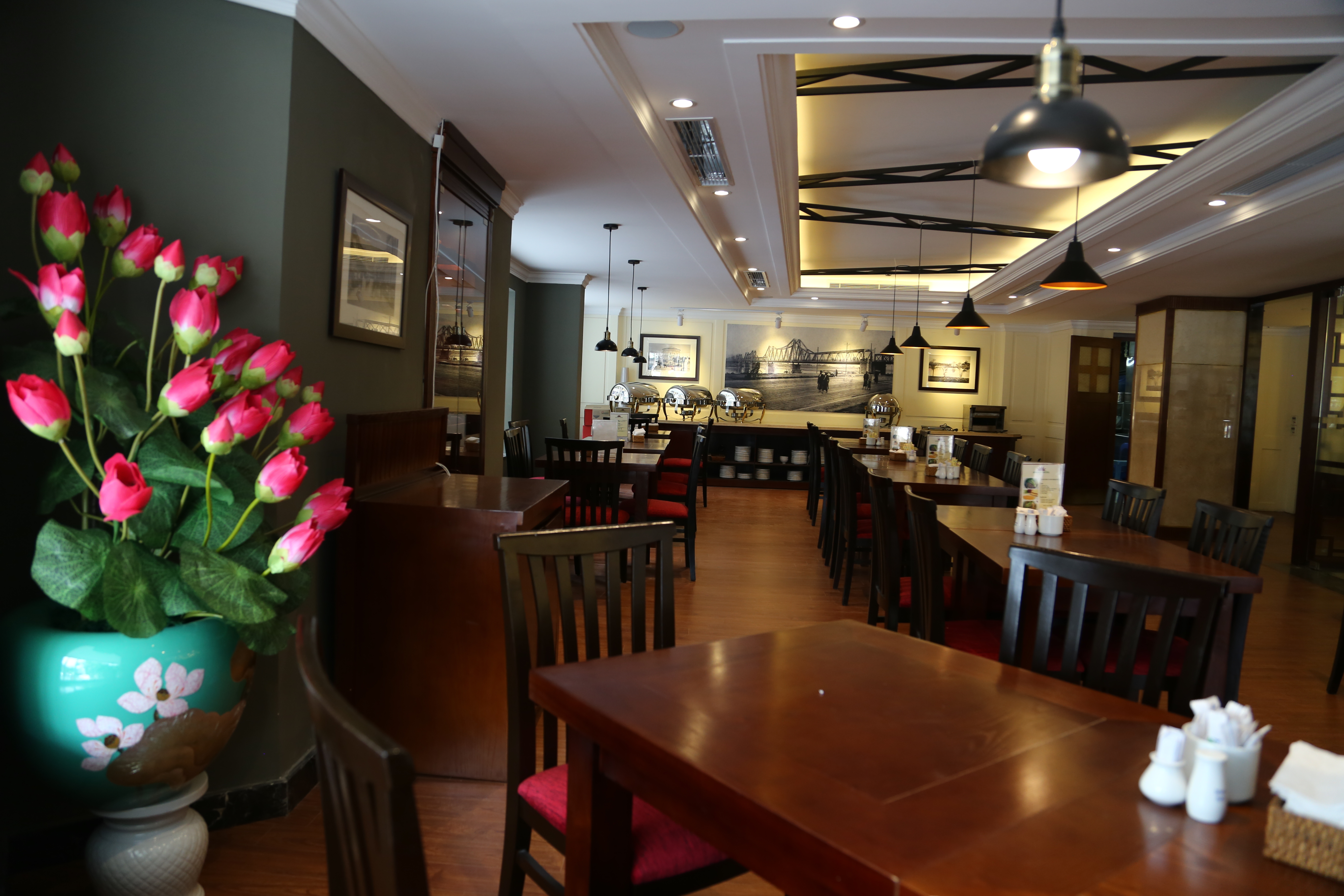 MON REGENCY HOTEL