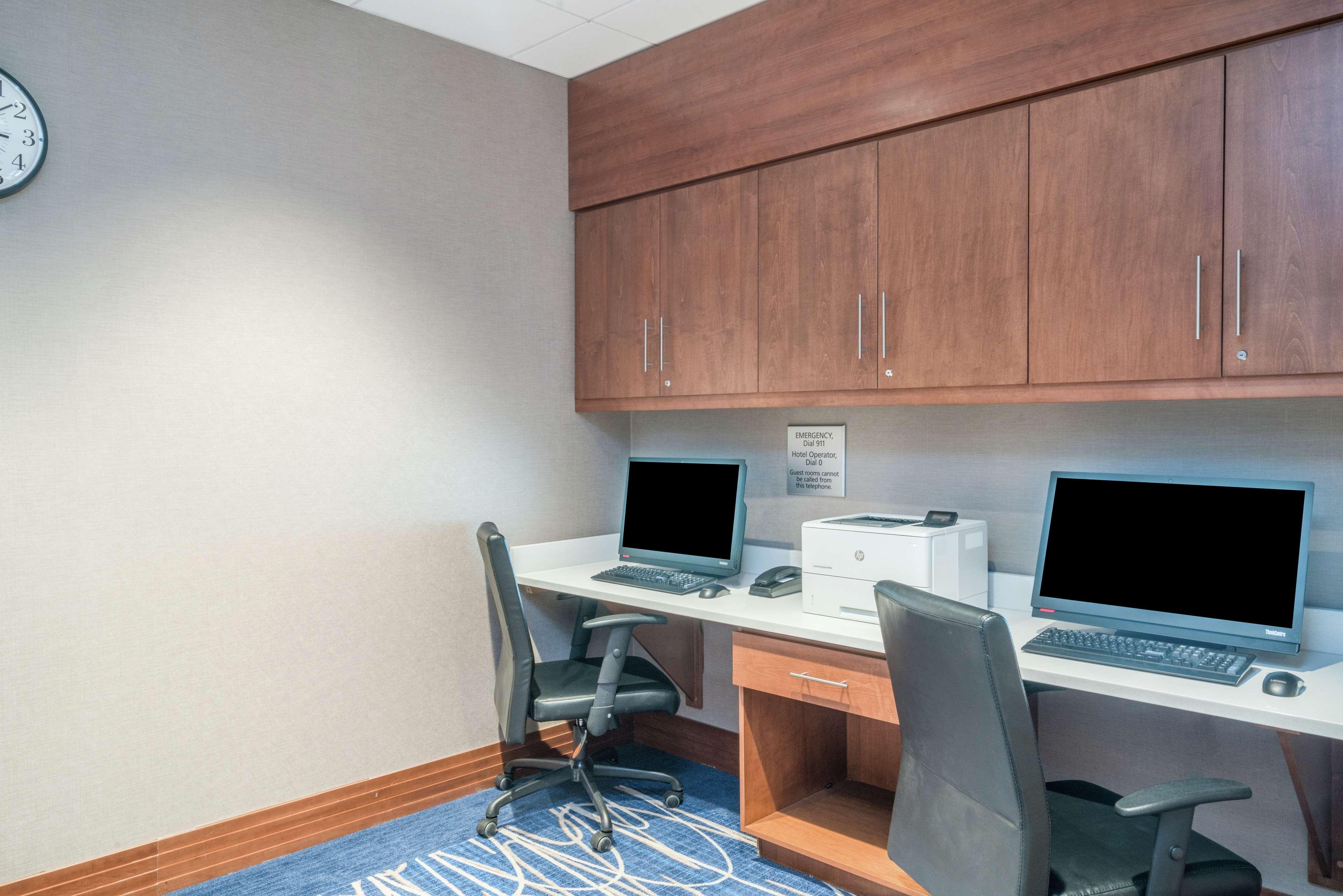 Hampton Inn & Suites Newburgh - Stewart Airport