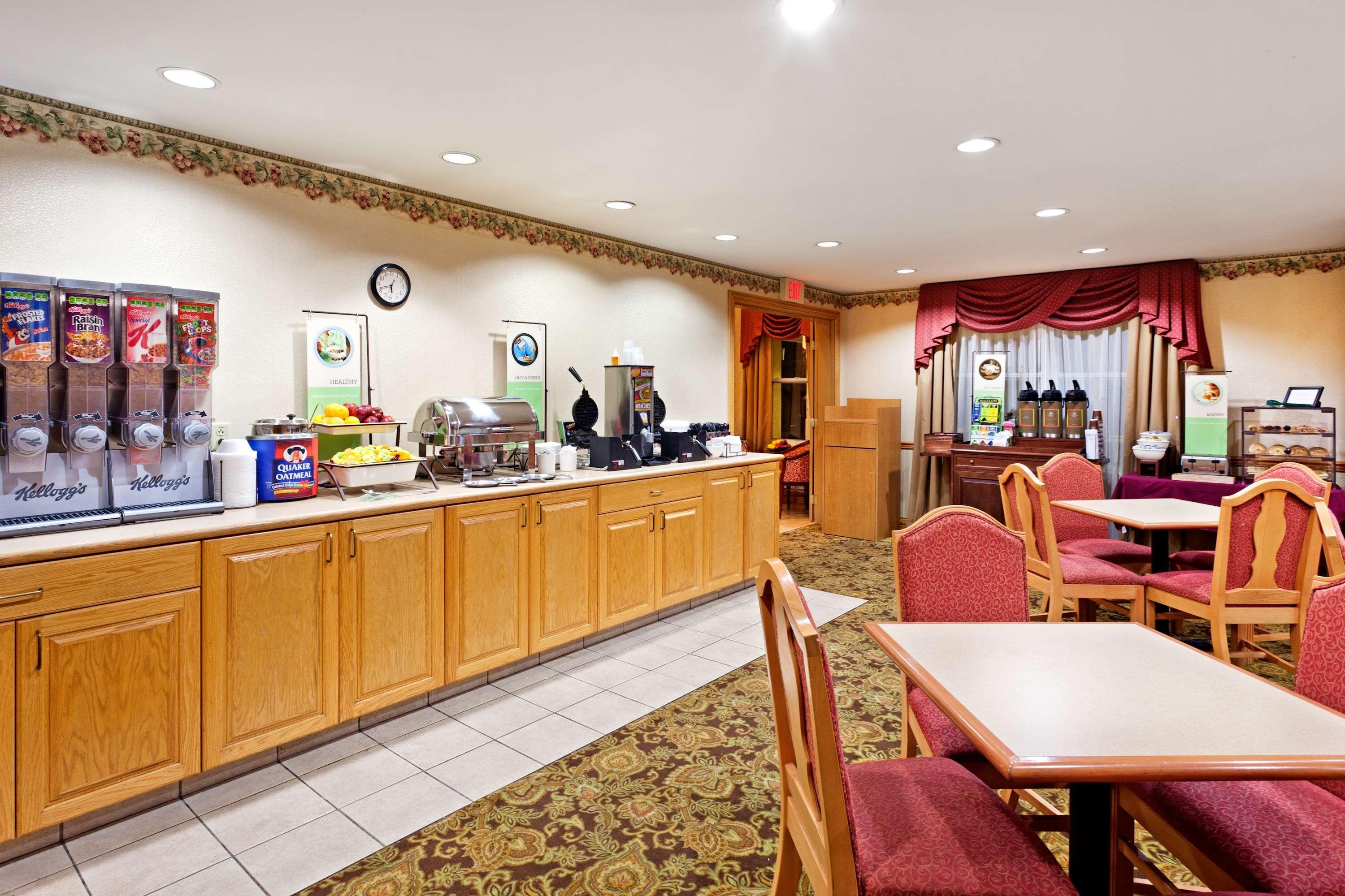 Country Inn & Suites by Radisson, Harrisburg NE