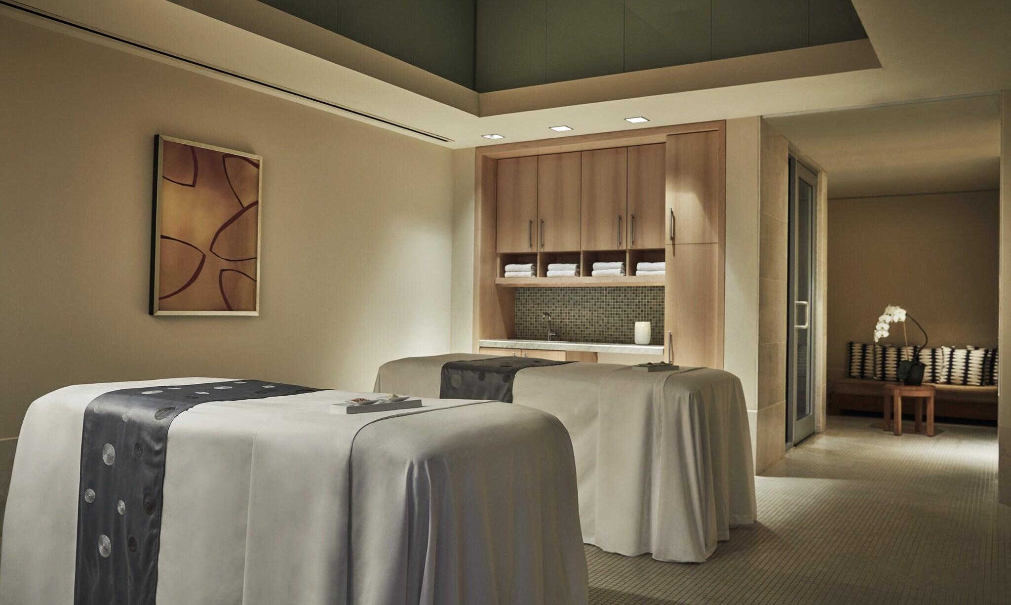 Four Seasons Hotel St. Louis by null