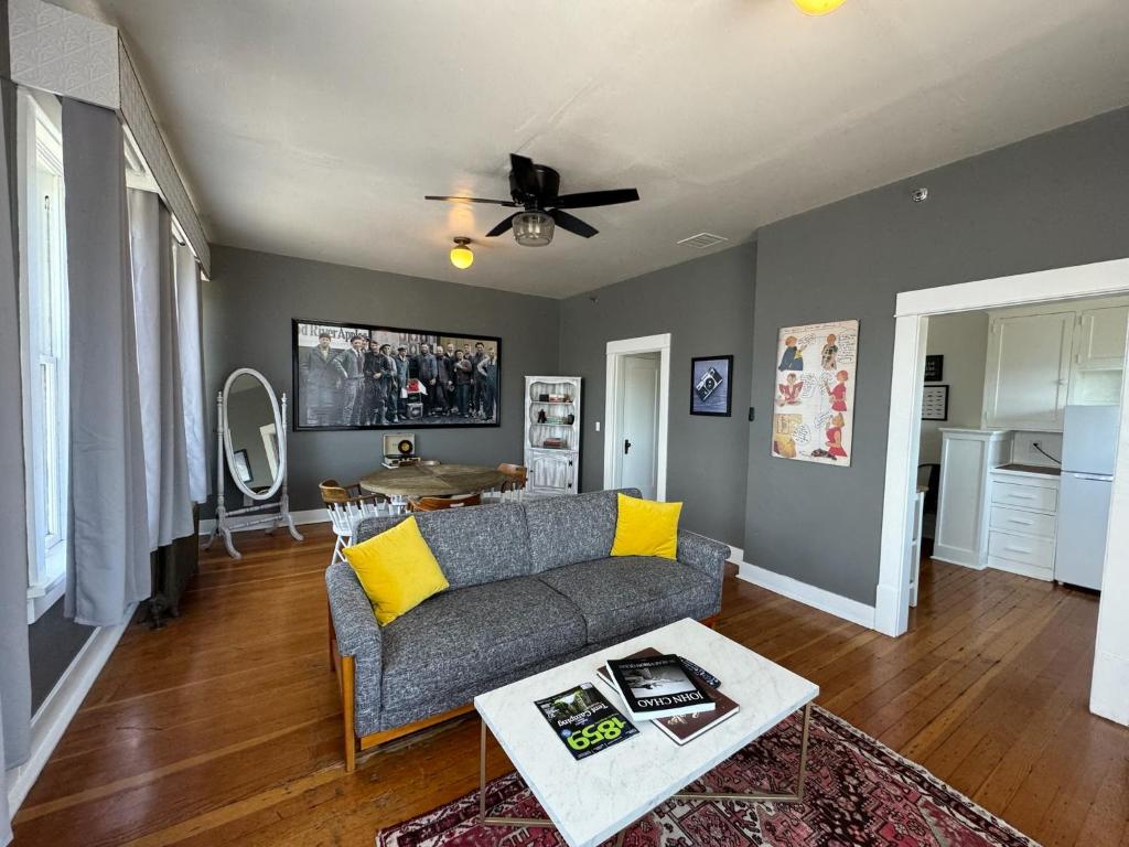 Hood River Hotel by null