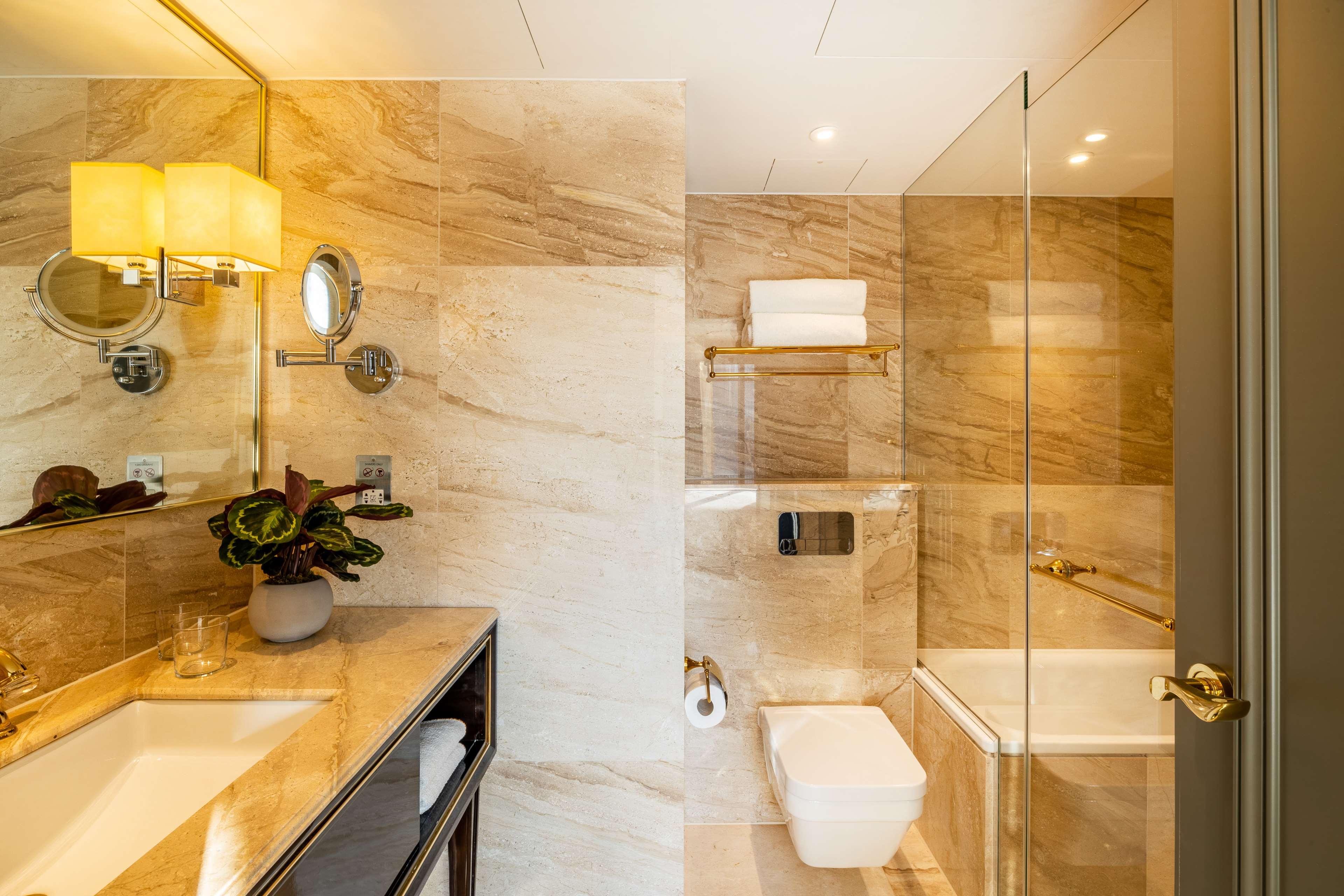 Imagem da galeria de Leonardo Hotel Aldgate - Formerly Hotel Saint
