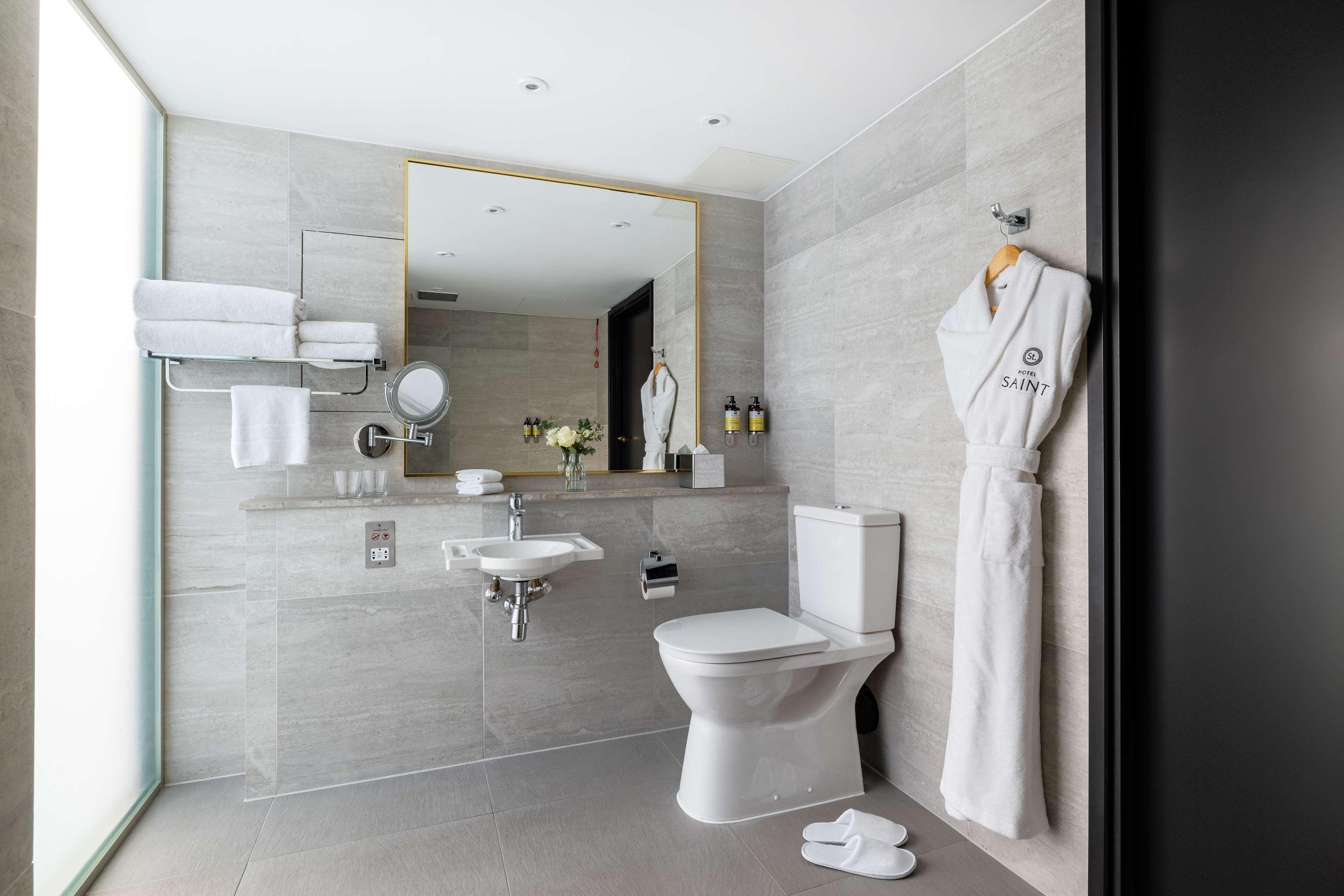 Imagem da galeria de Leonardo Hotel Aldgate - Formerly Hotel Saint