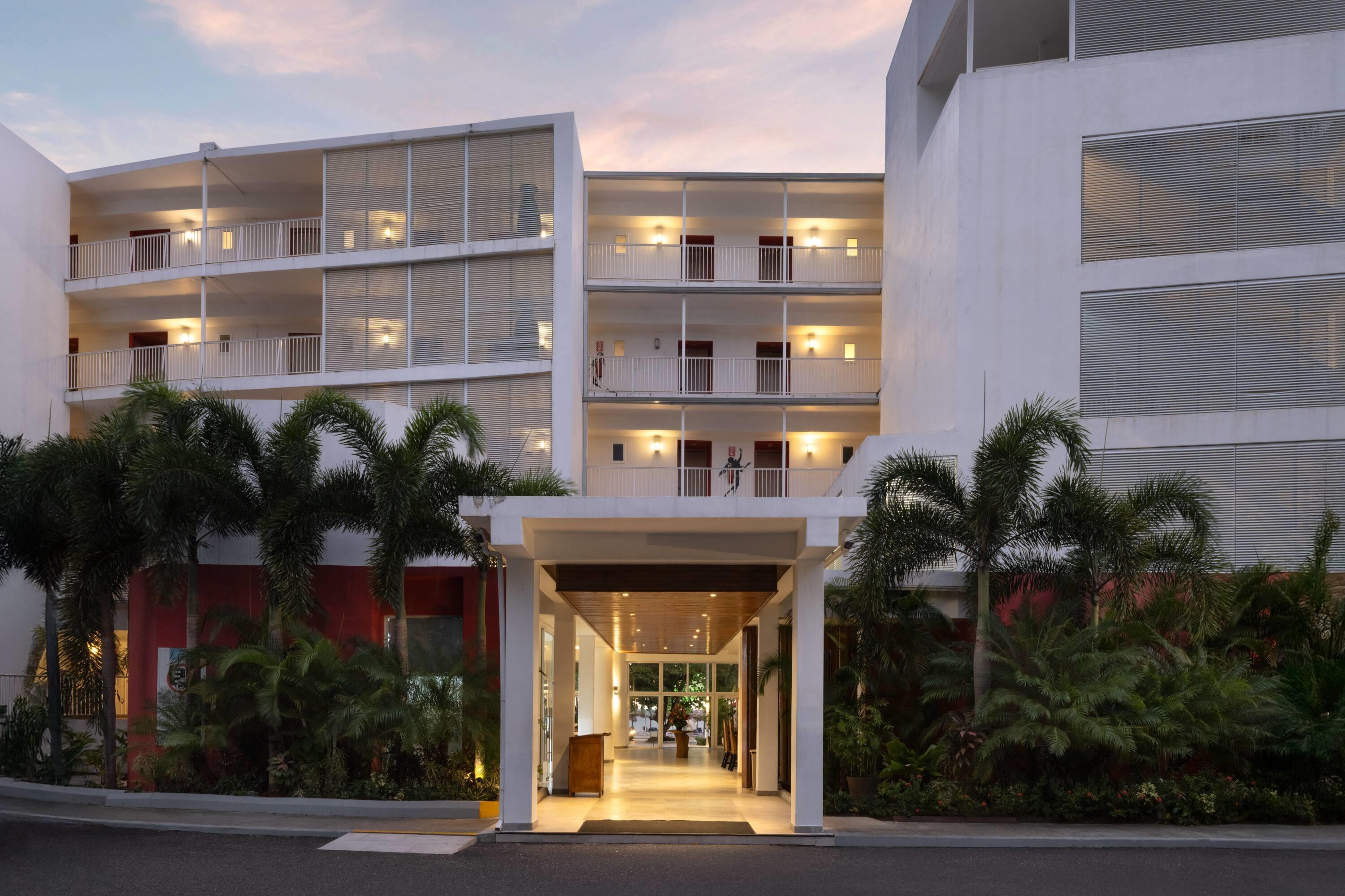 Grand Decameron Montego Beach by null