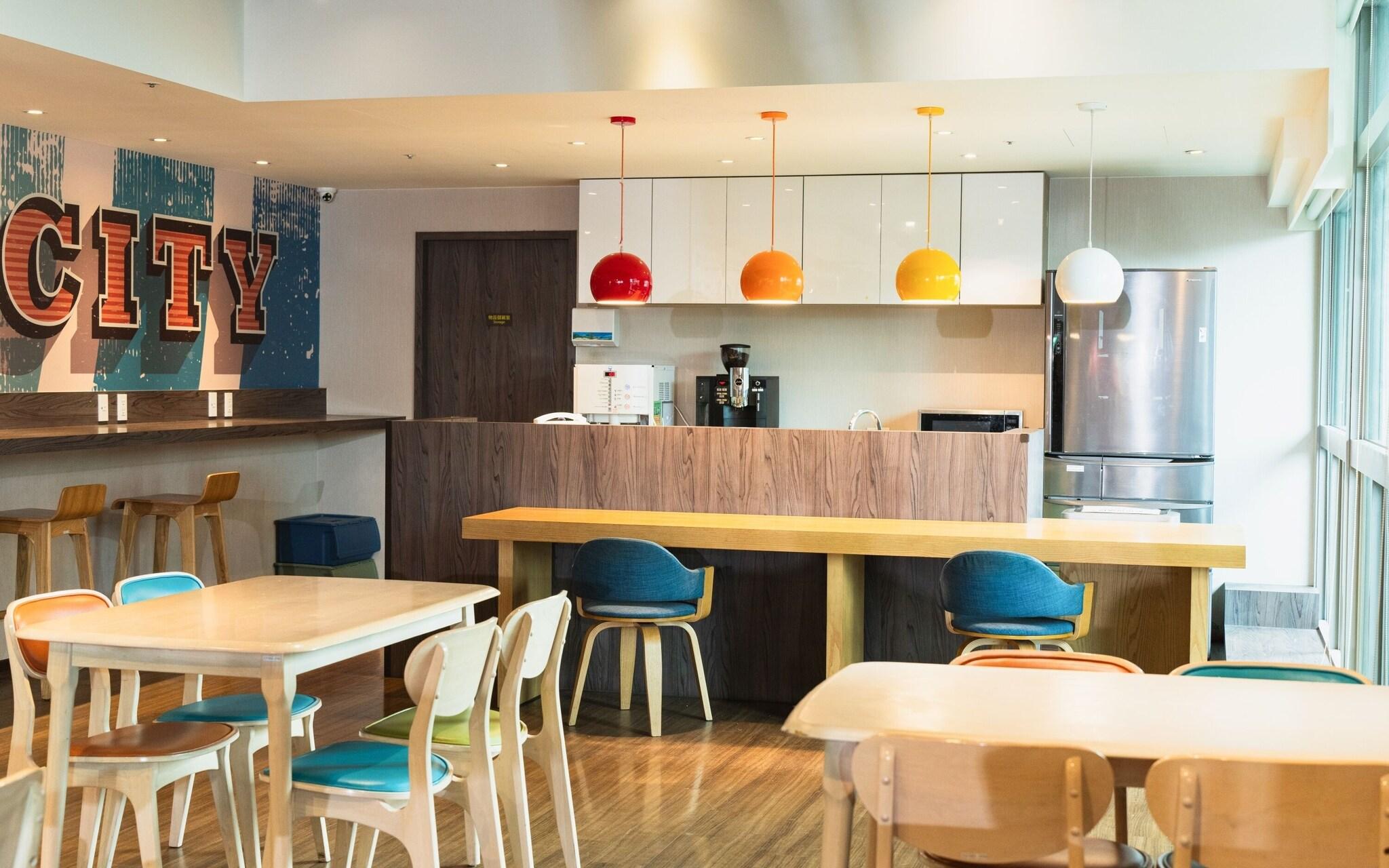 Park City Inn & Hostel Yonghe