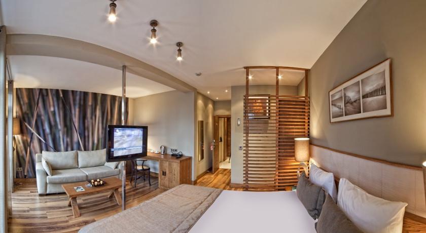 Triada Hotel
