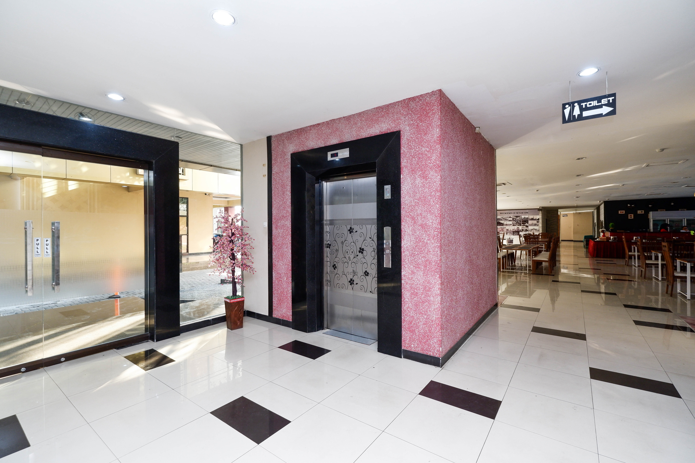 Capital O 1571 Utc Hotel Semarang