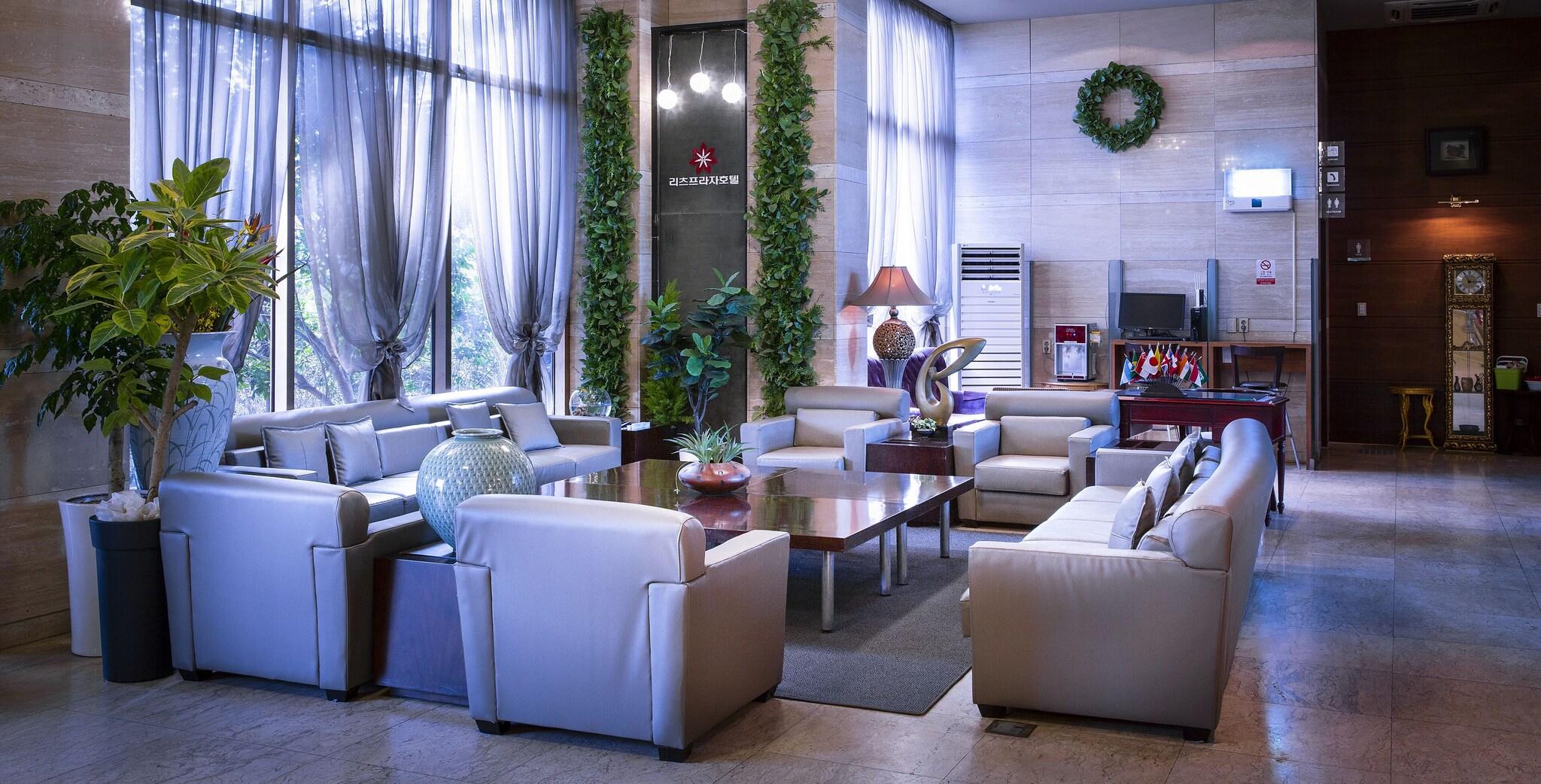 Lobby 4, Gunsan Ritzplaza Hotel, Gunsan