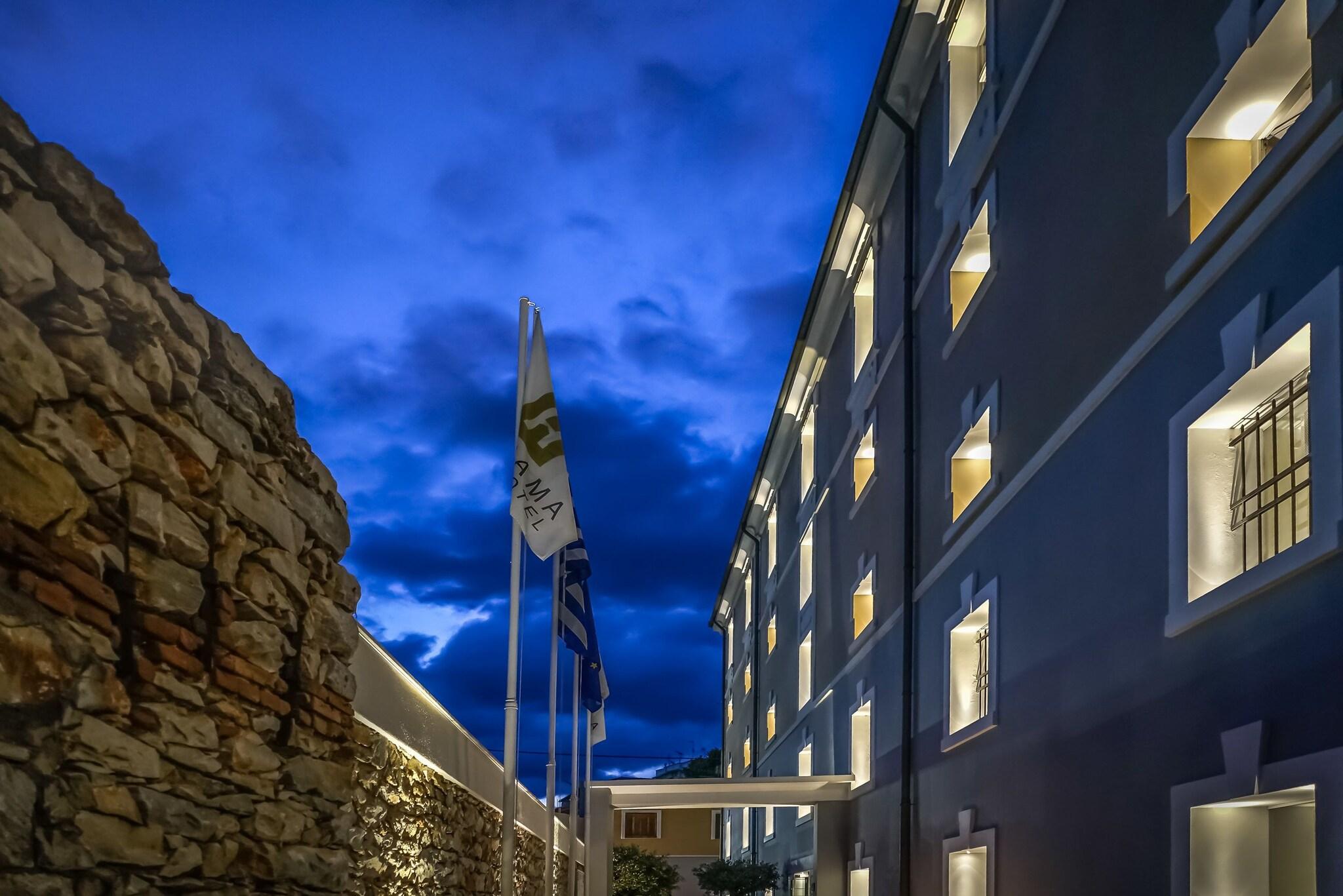 Hydrama Grand Hotel - фото