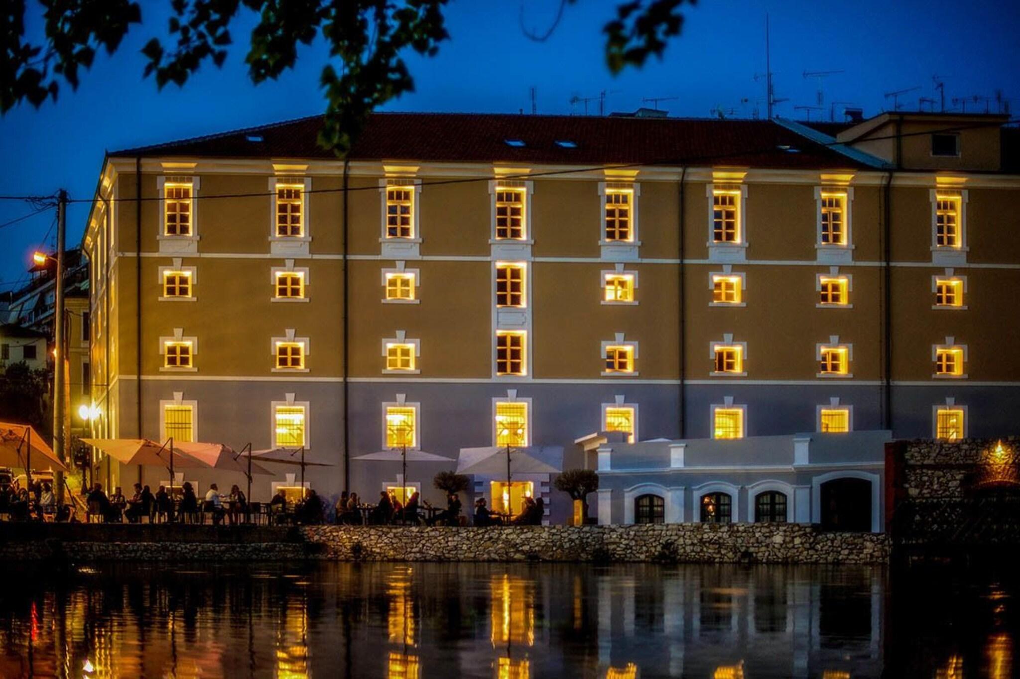 Hydrama Grand Hotel - фото