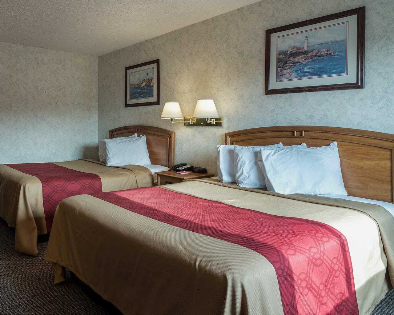 Econo Lodge Inn & Suites Farmington