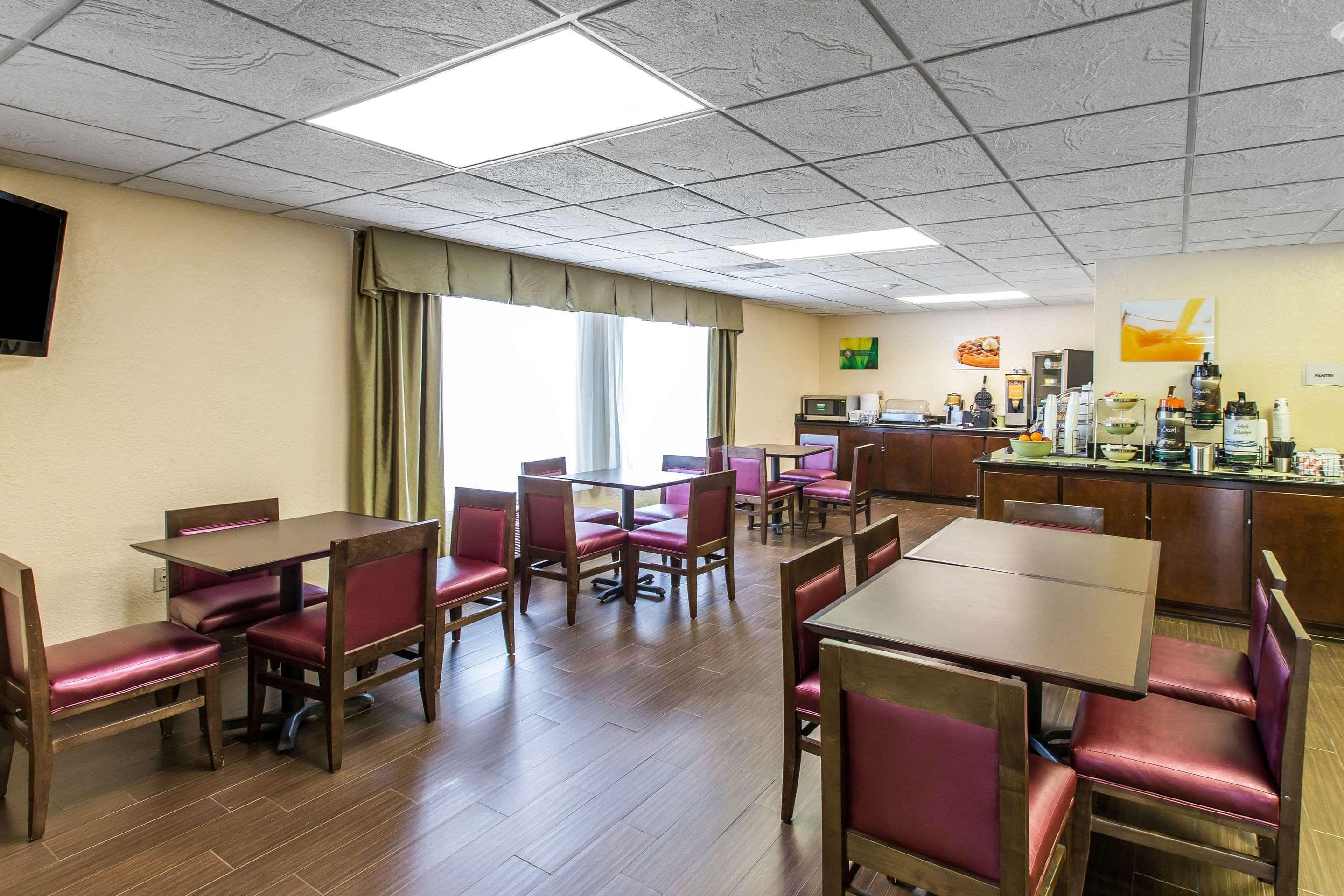 Quality Inn Fitzgerald downtown
