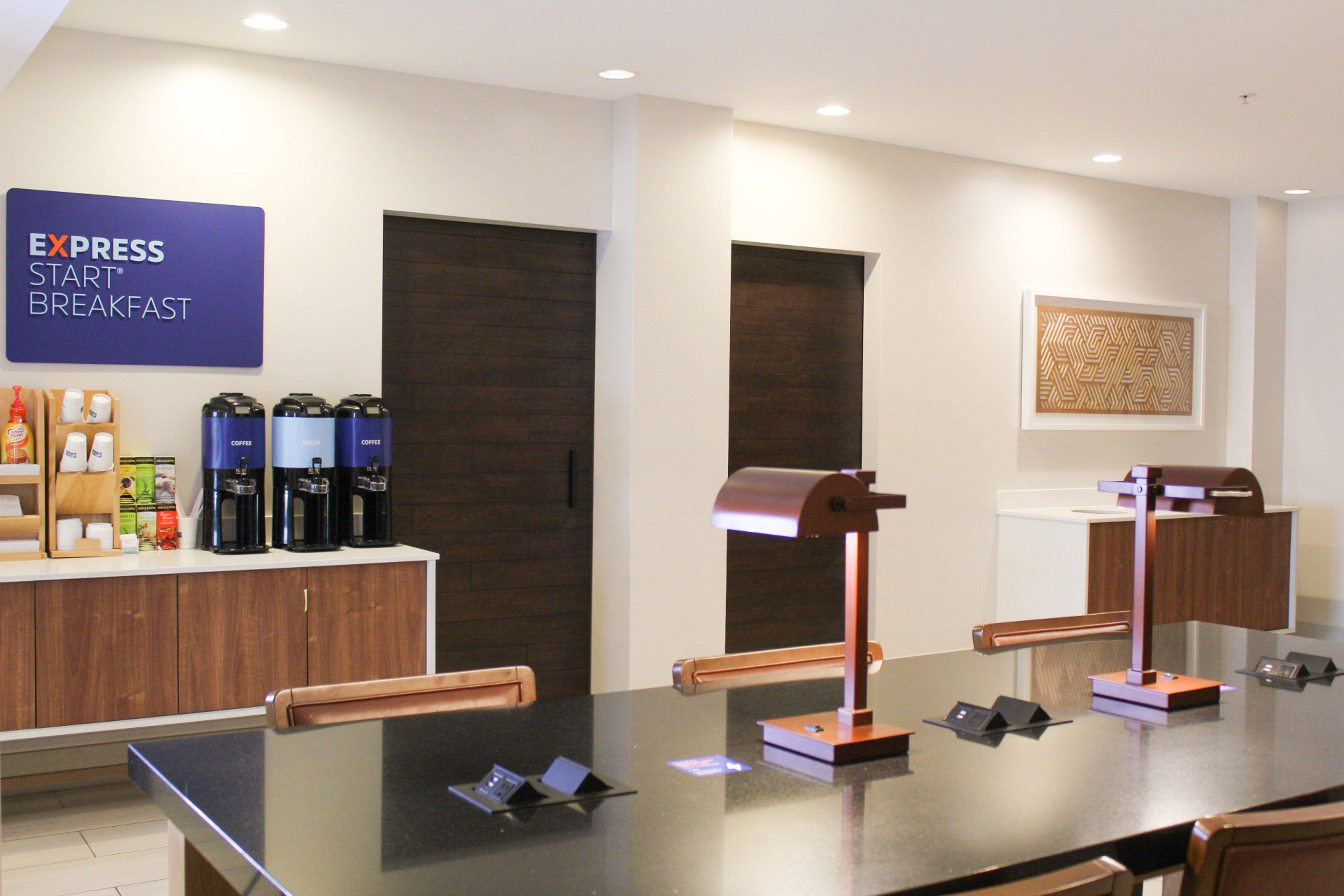 Holiday Inn Express & Suites Martinsville-Bloom