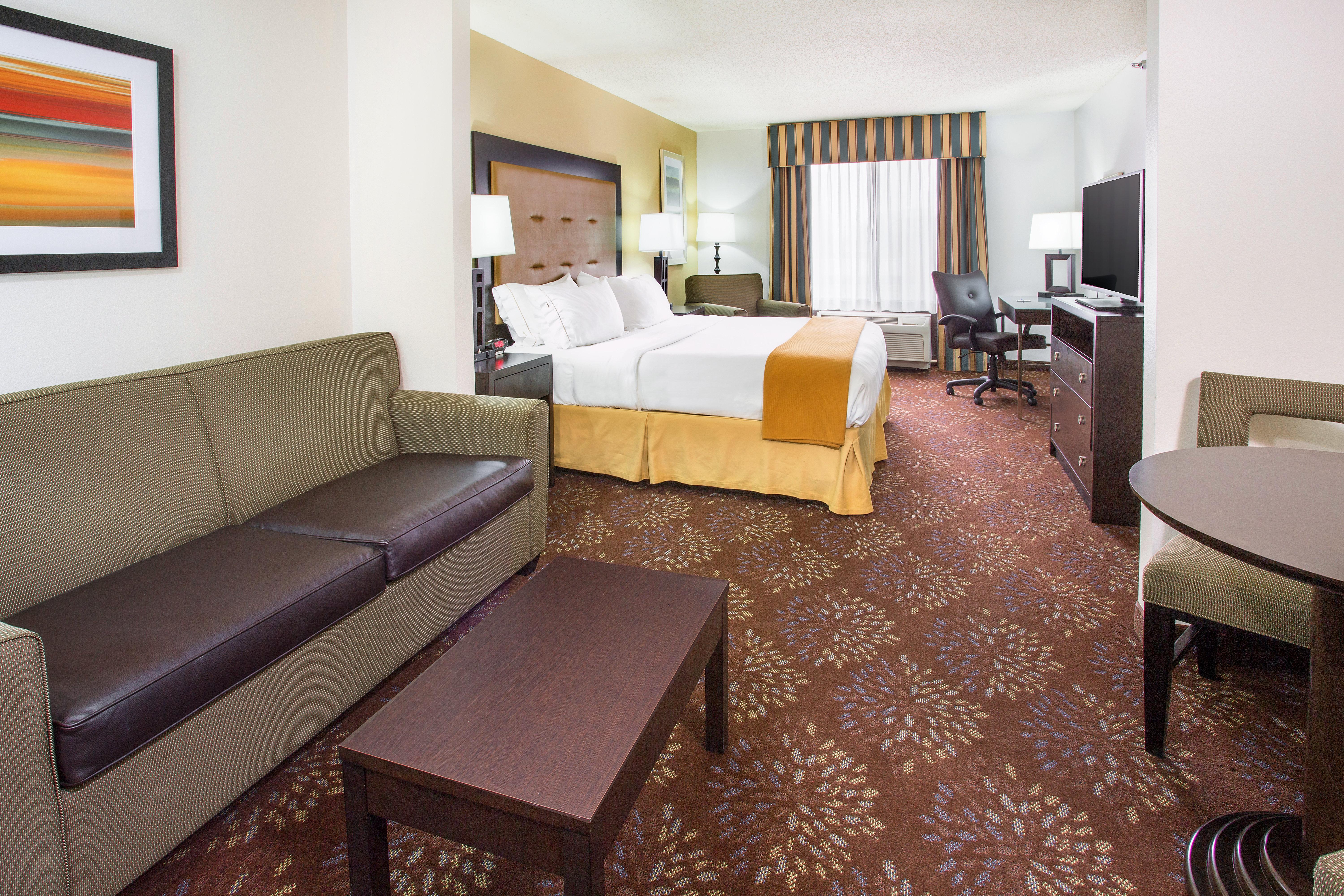 Holiday Inn Express and Suites Martinsville Bloomi