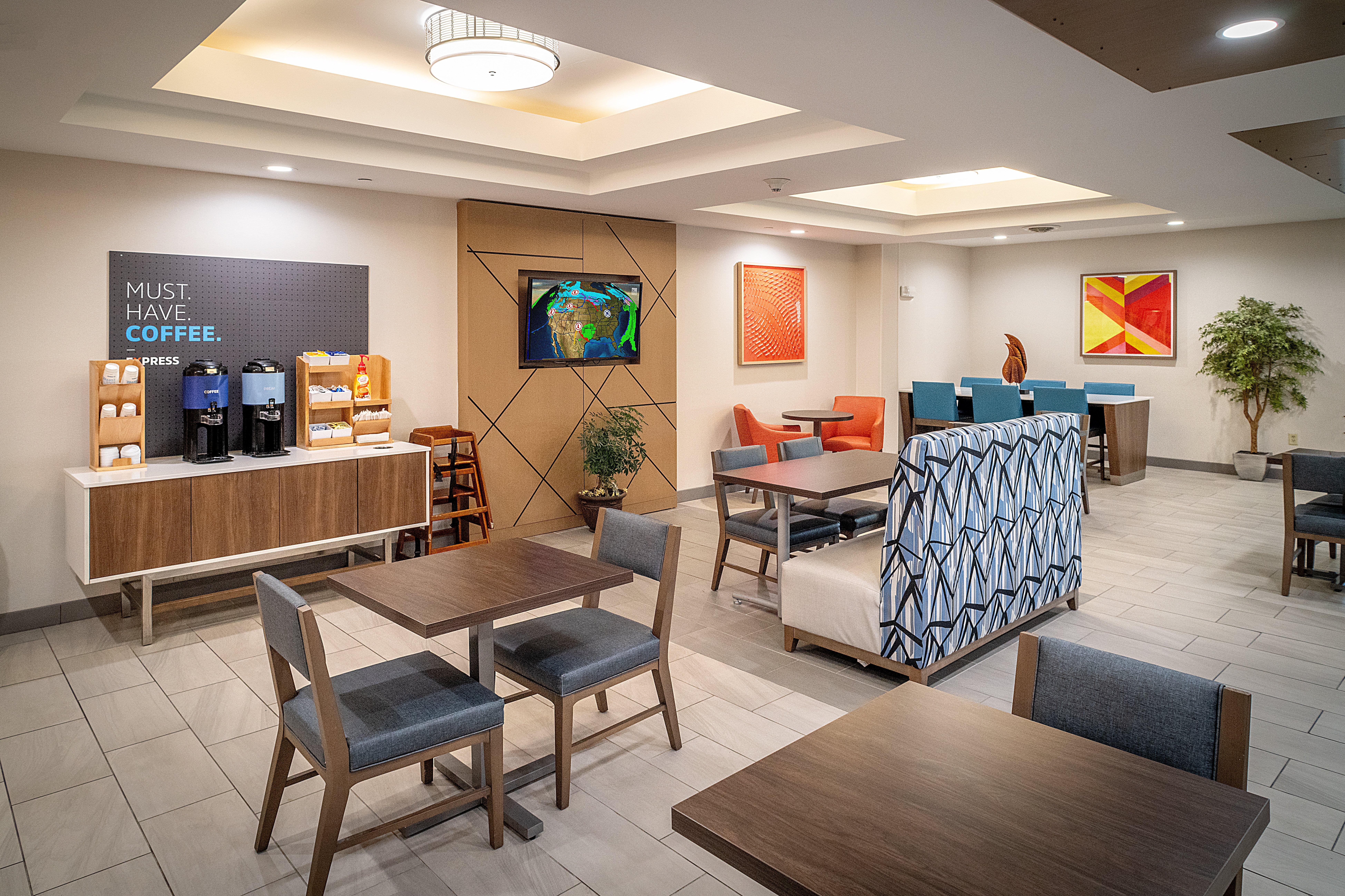 Holiday Inn Express and Suites Fairmont