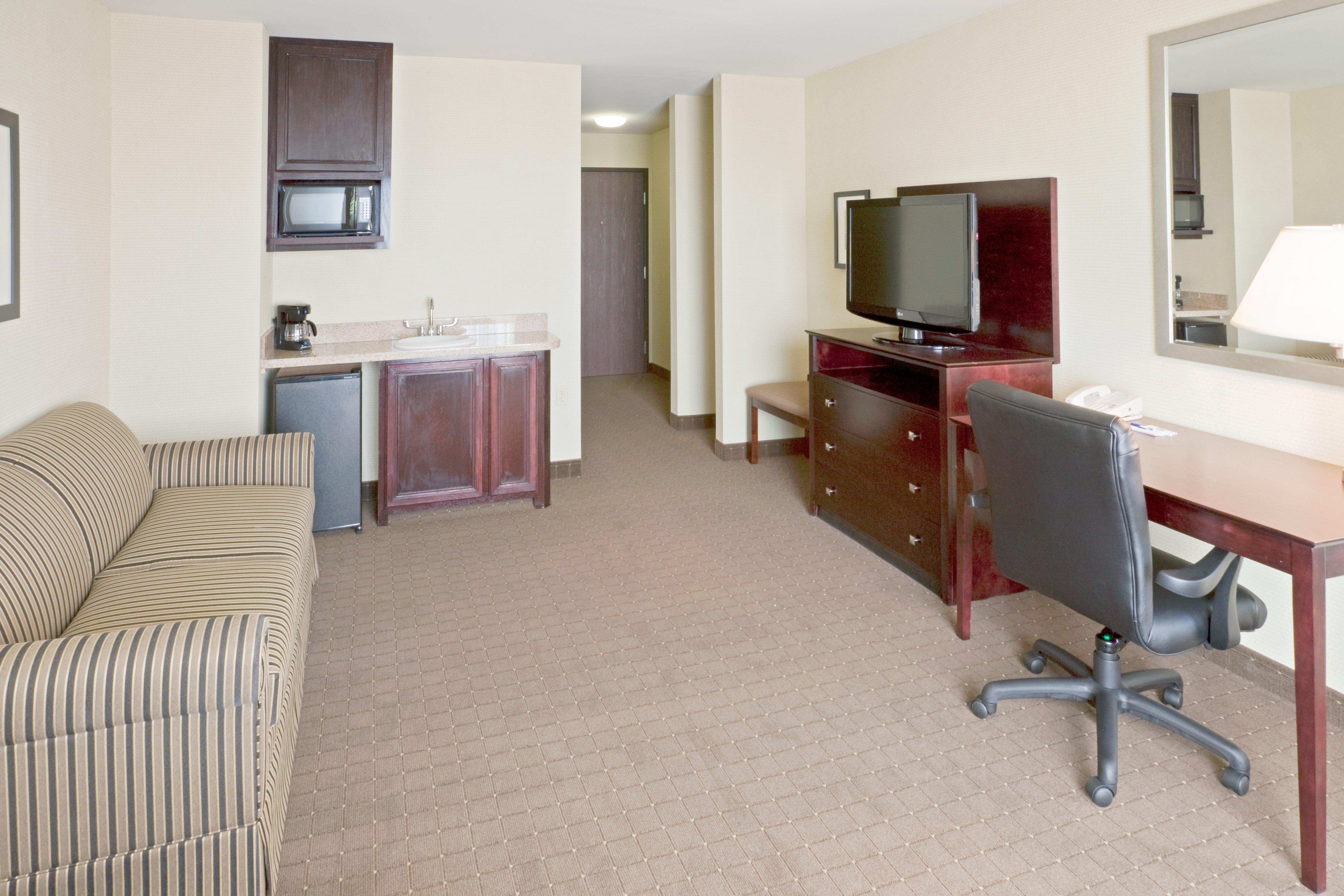 Holiday Inn Express and Suites Eagle Pass