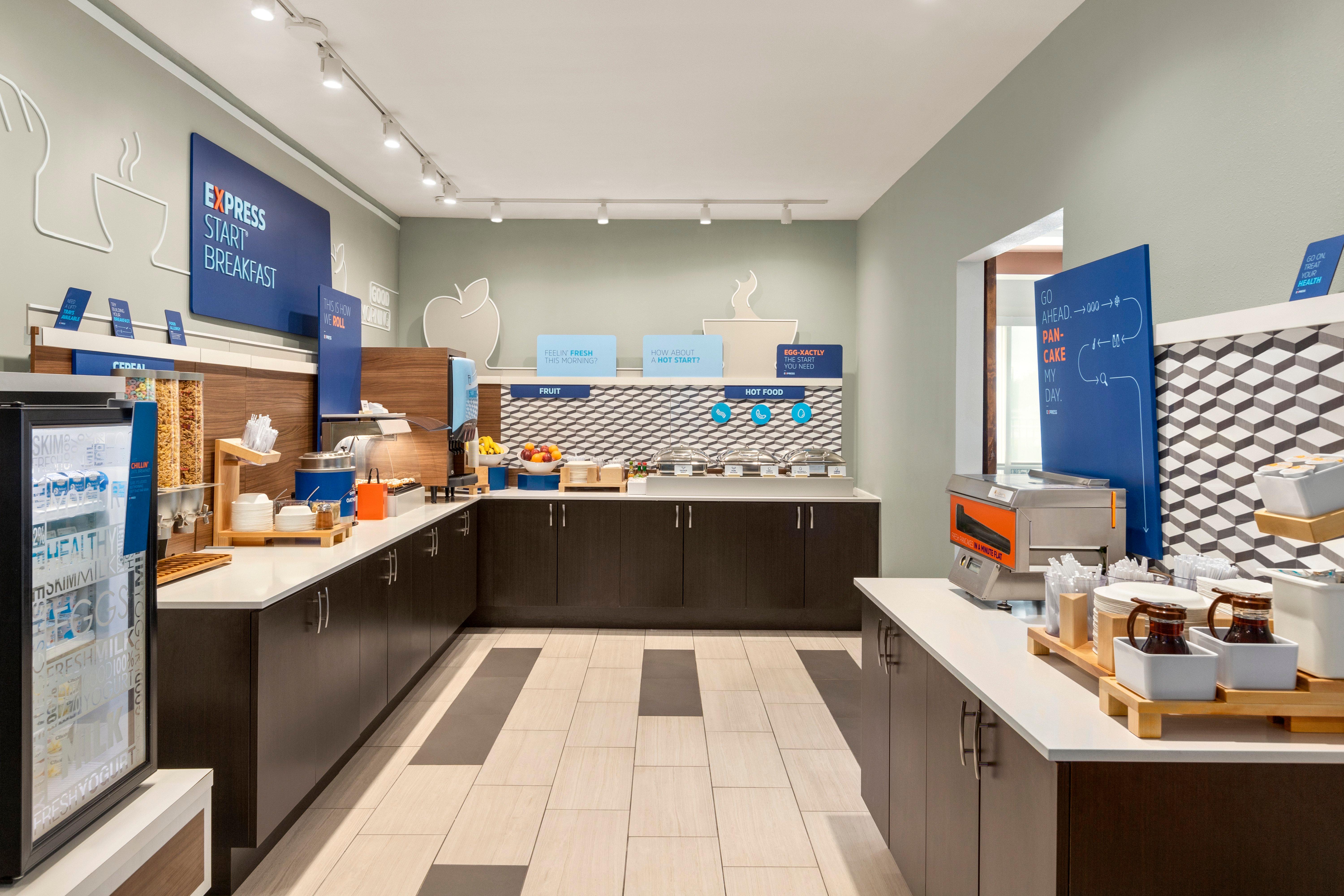 Holiday Inn Express and Suites Ft Myers East The F
