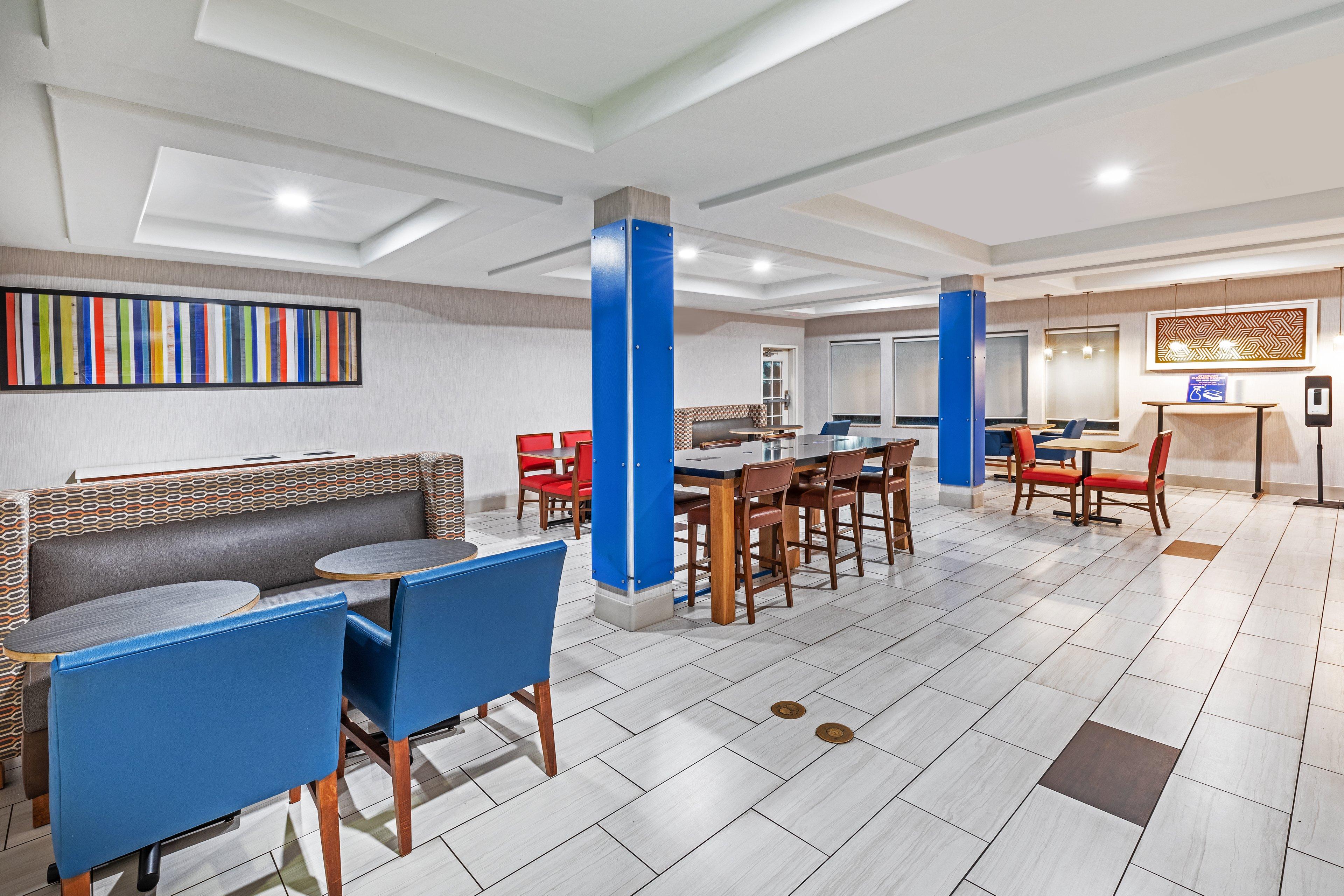 Holiday Inn Express and Suites Lafayette South
