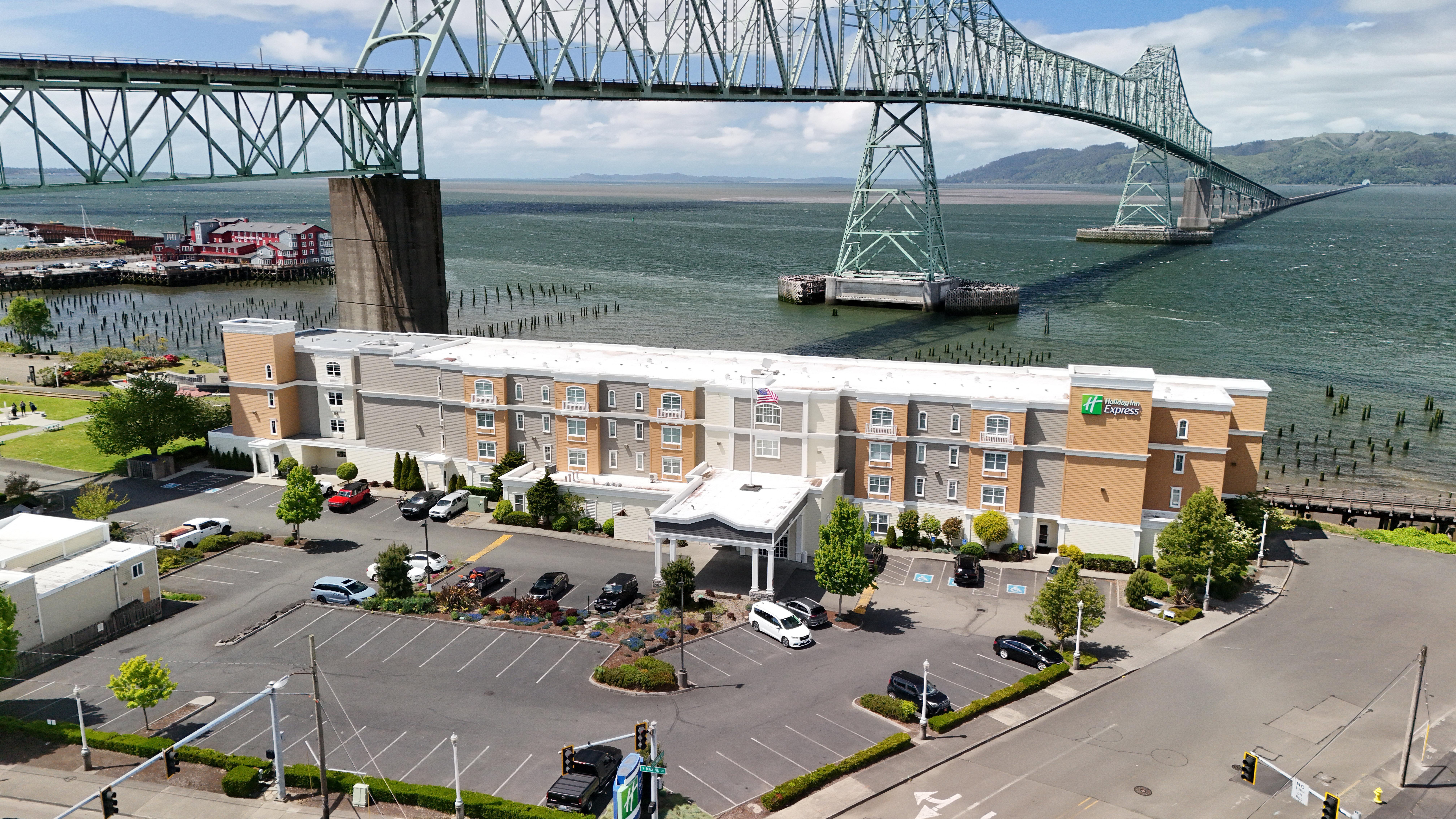 Holiday Inn Express & Suites Astoria By IHG