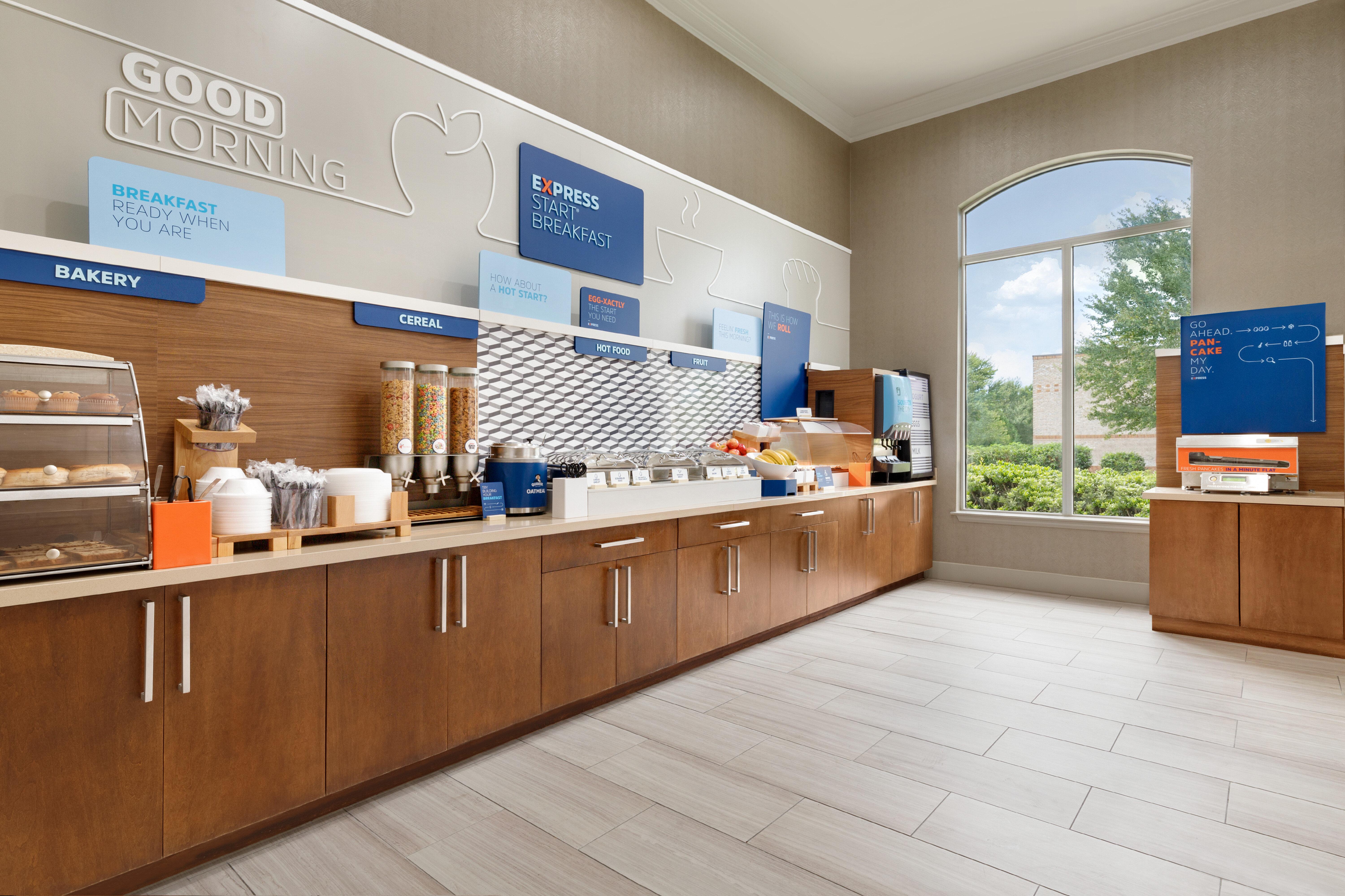 Holiday Inn Express Suites Auburn University Area