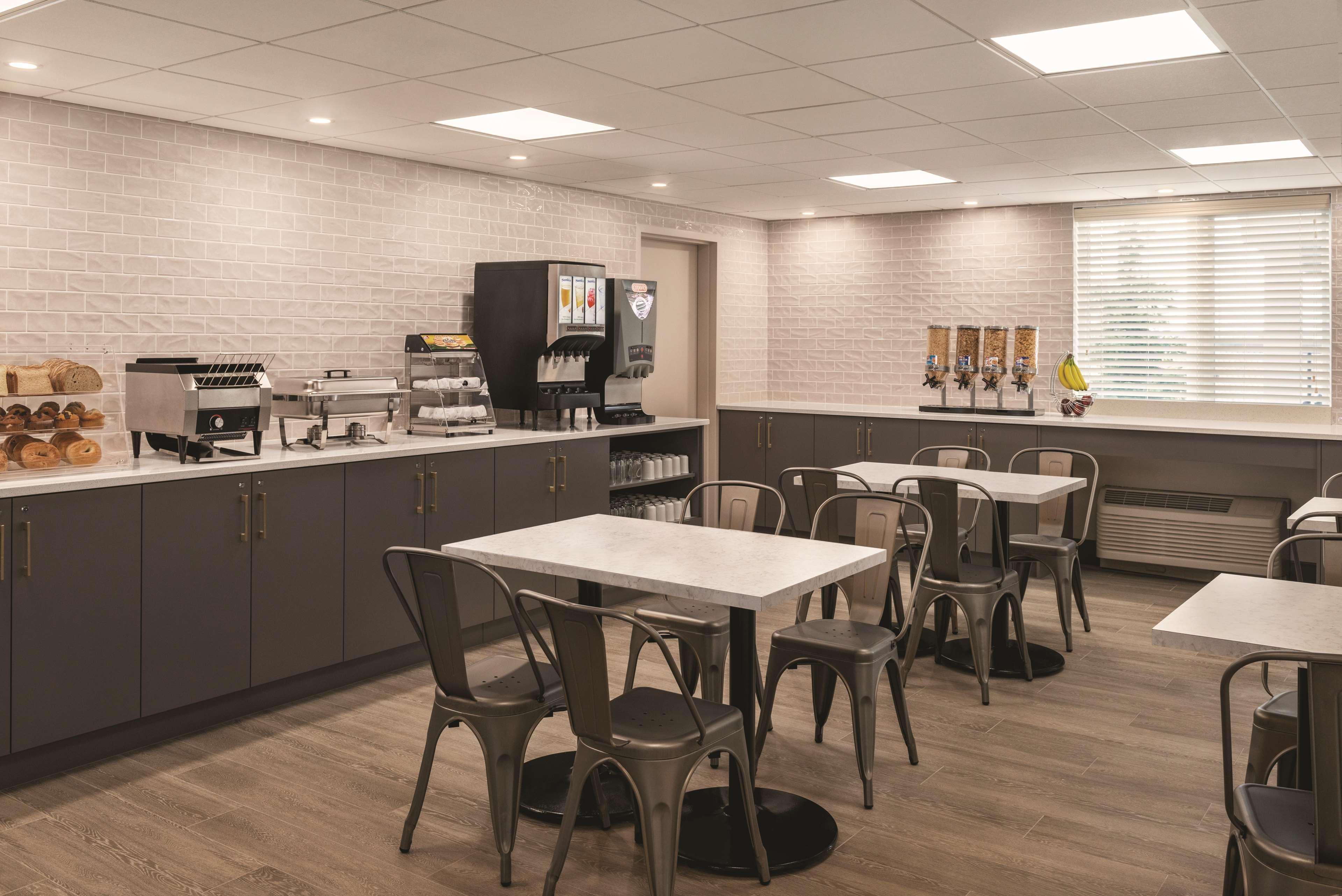 Park Inn Calgary Airport North AB