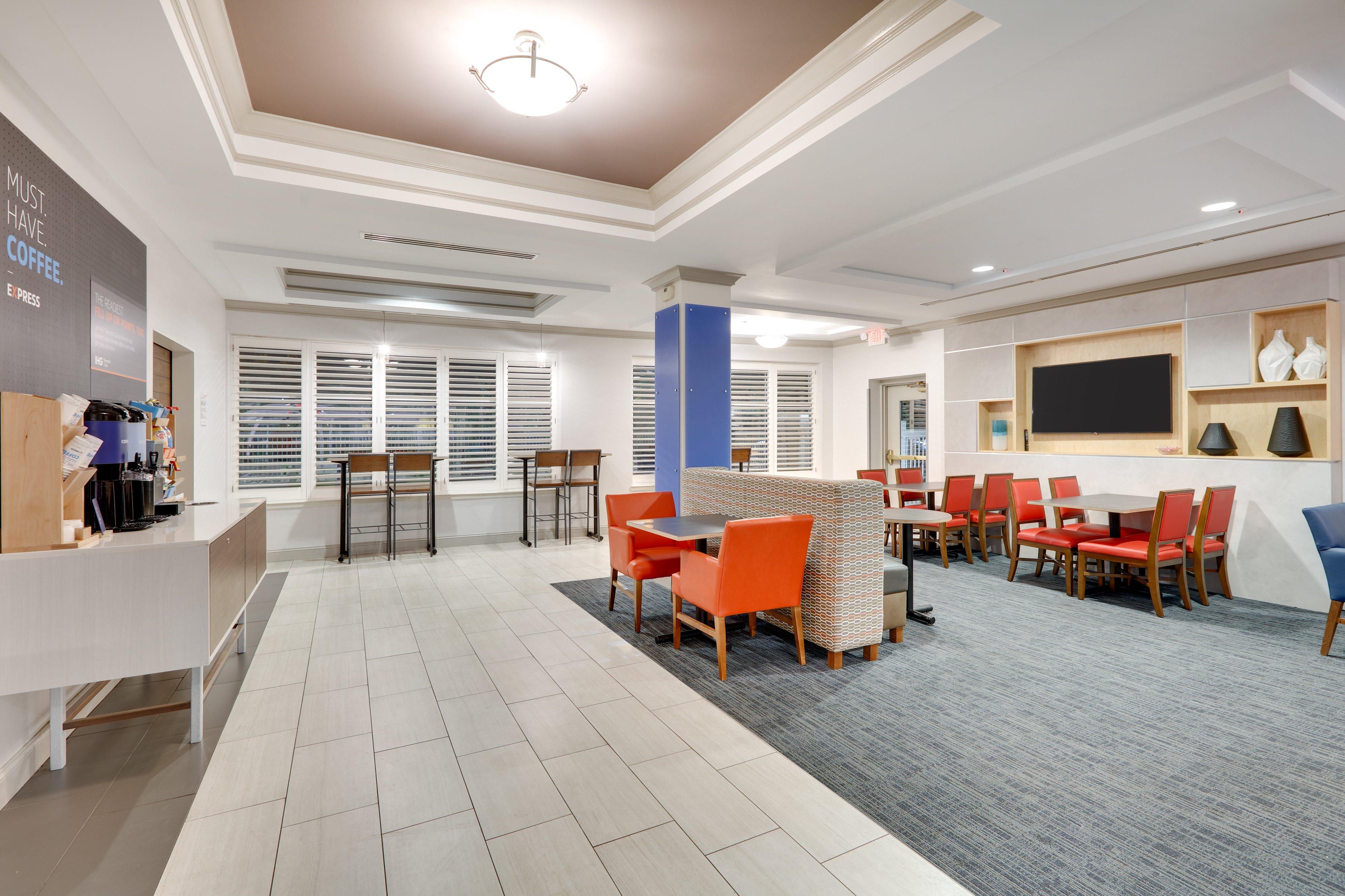Holiday Inn Express and Suites Dublin an IHG hotel