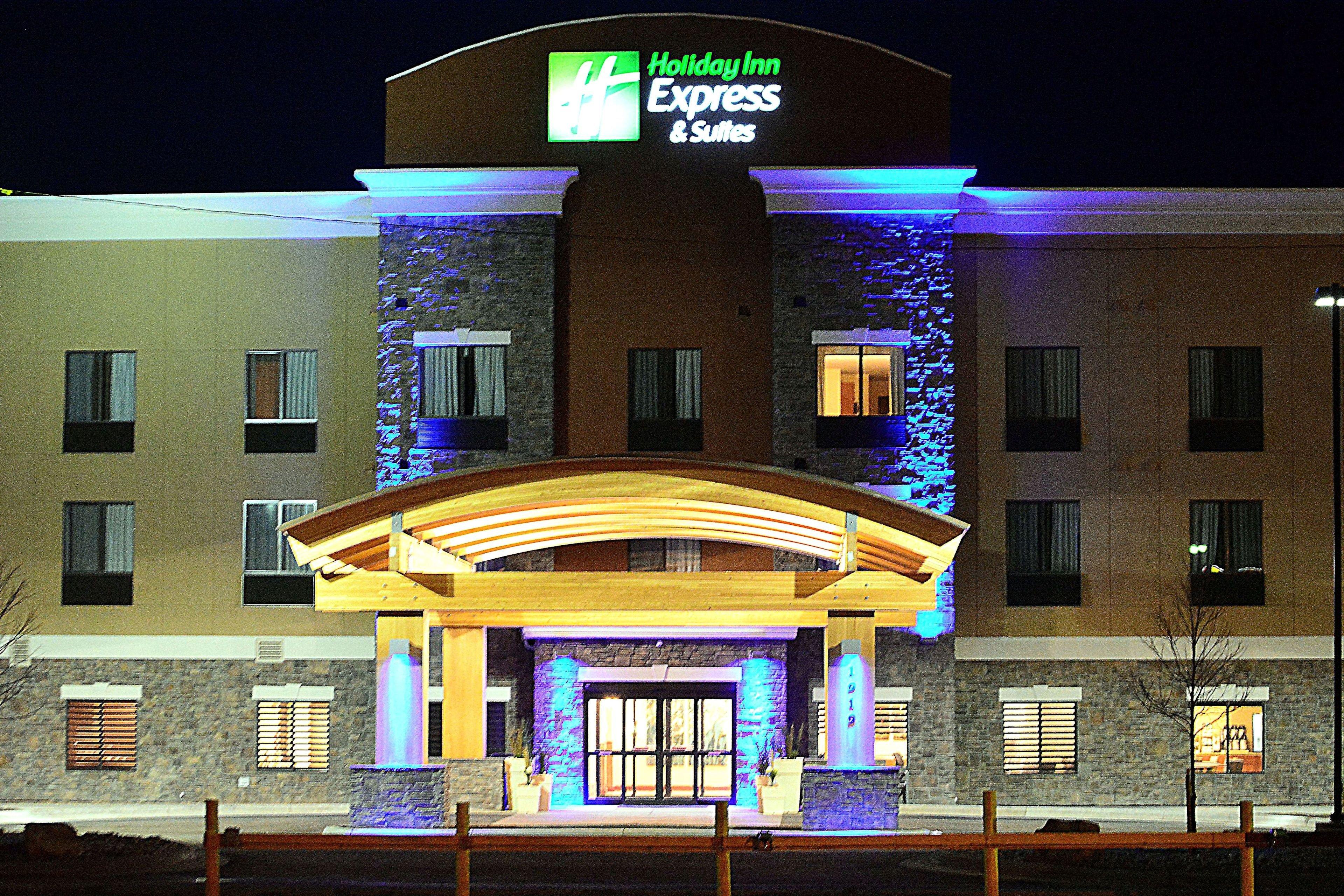 Holiday Inn Express & Suites Glendive, an IHG Hotel image