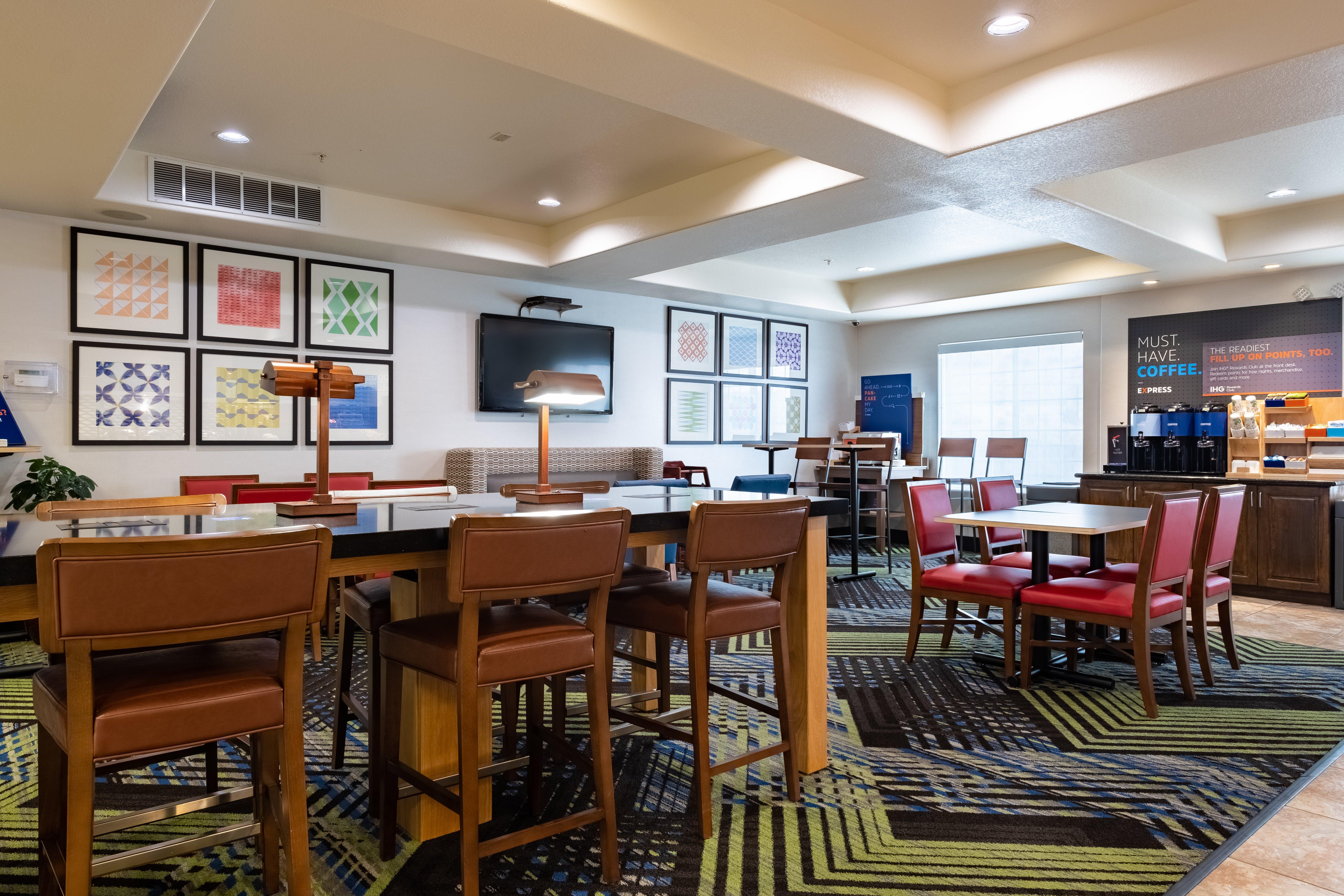 Holiday Inn Express & Suites Evanston By IHG