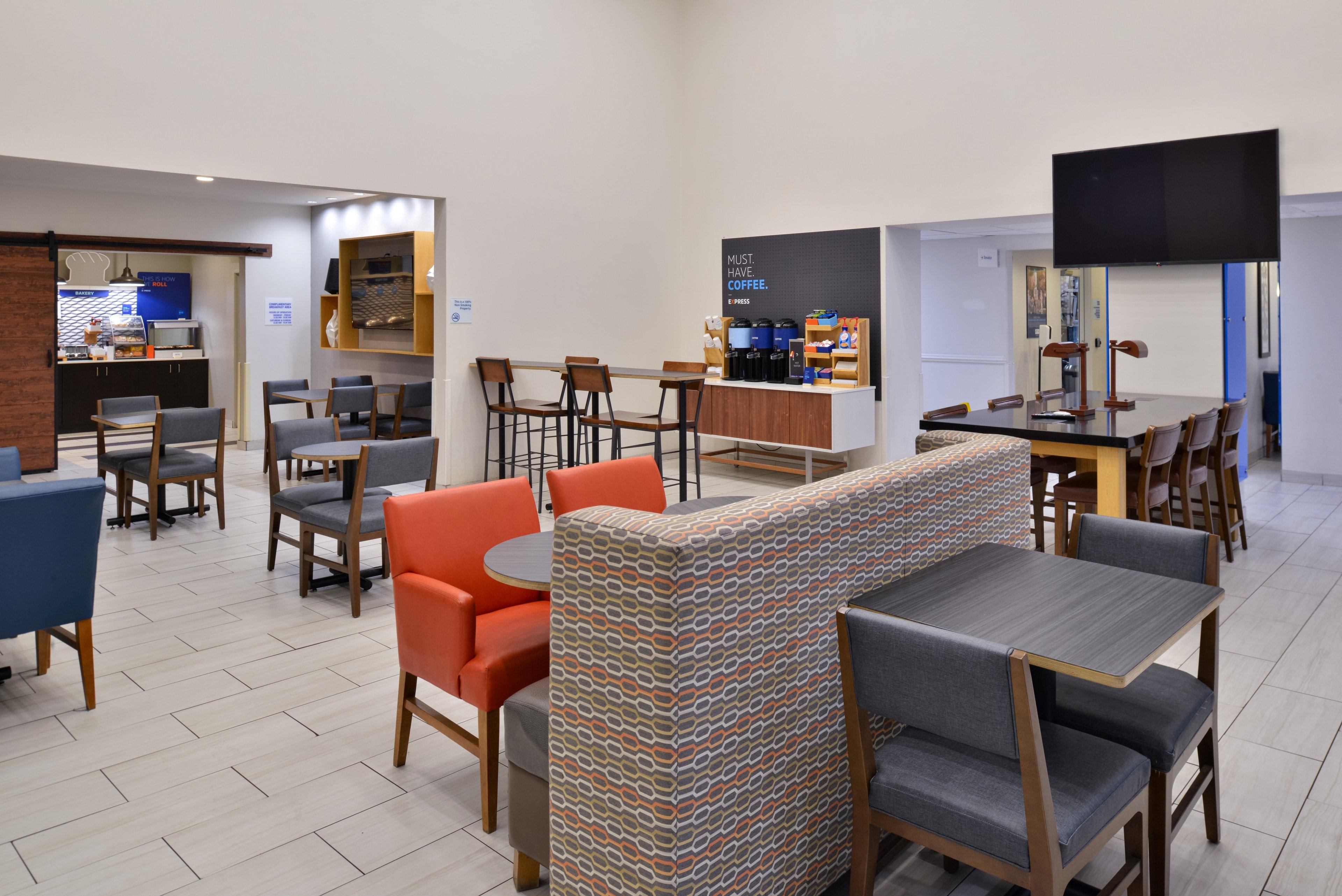 Holiday Inn Express Suites Farmington (Bloomfield)