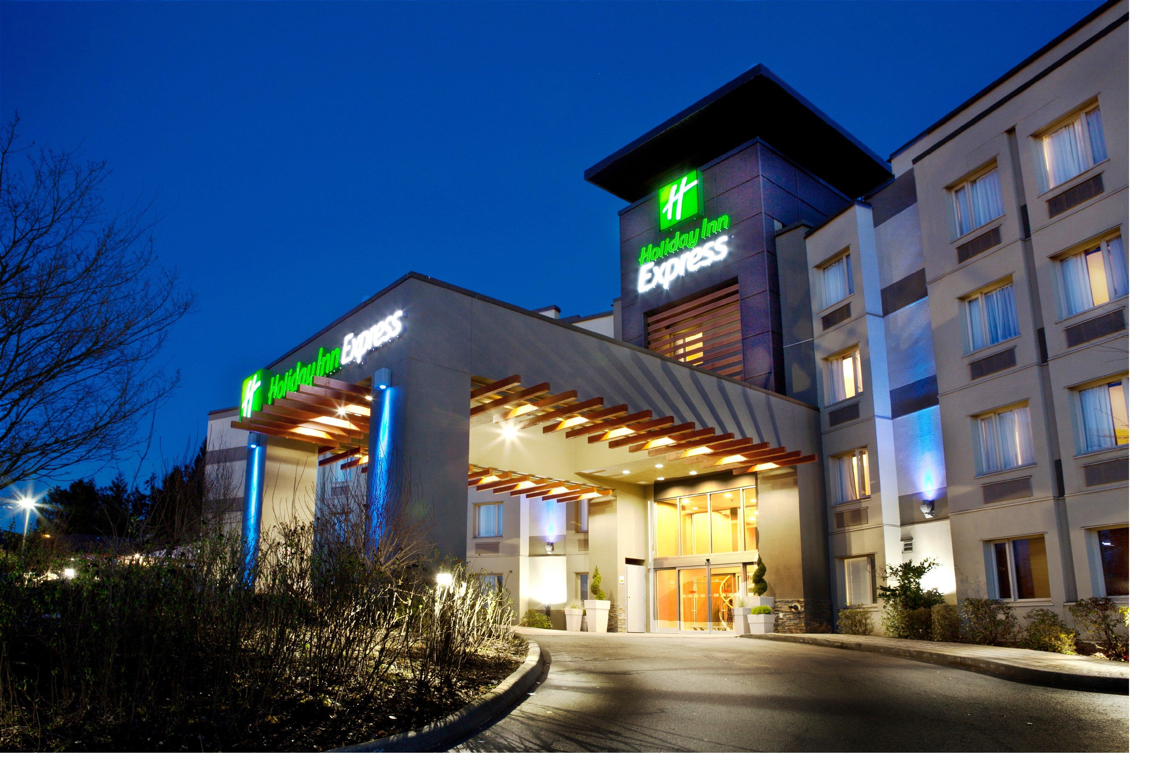 Holiday Inn Express & Suites Langley image