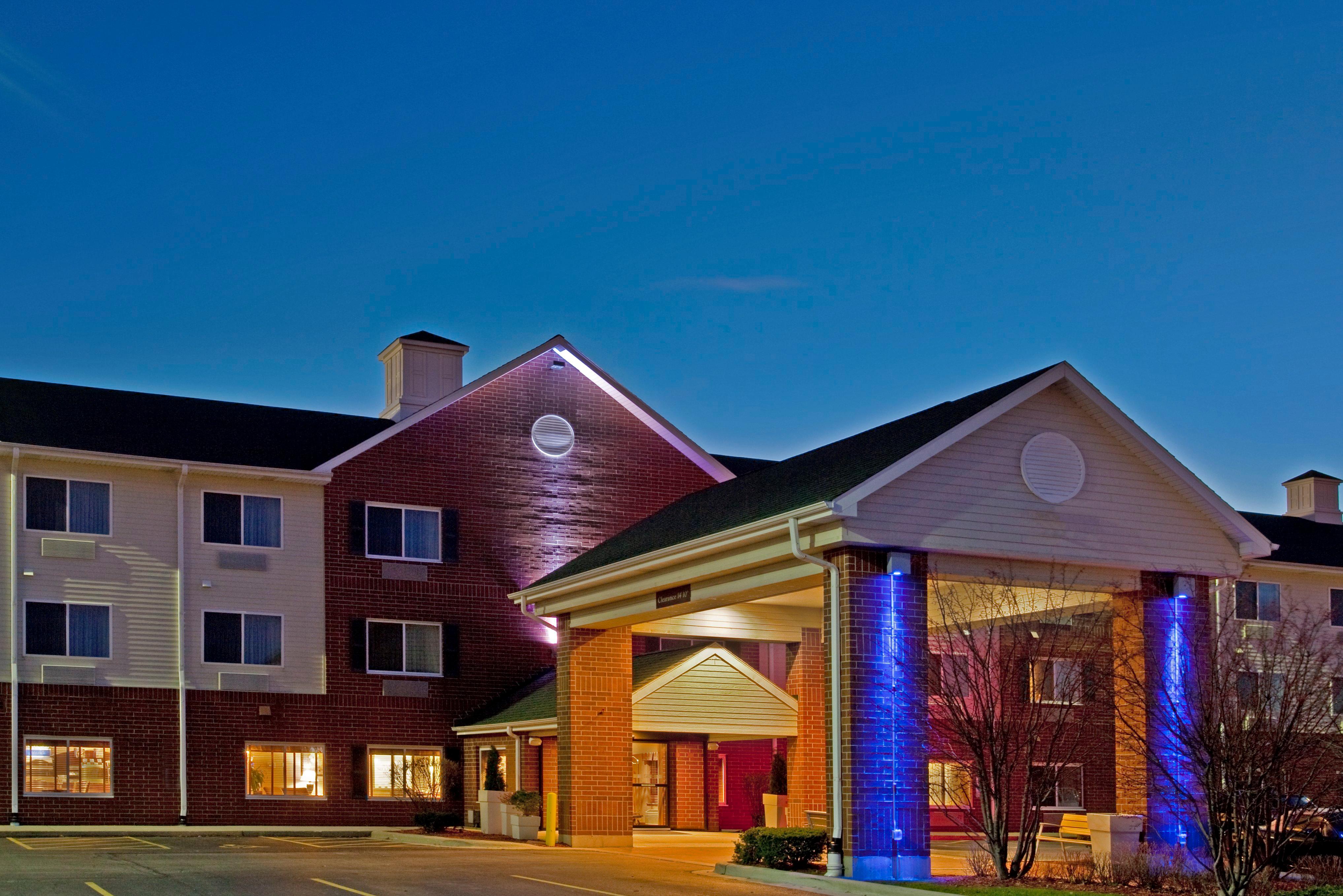 Holiday Inn Express Chicago NW-Vernon Hills image