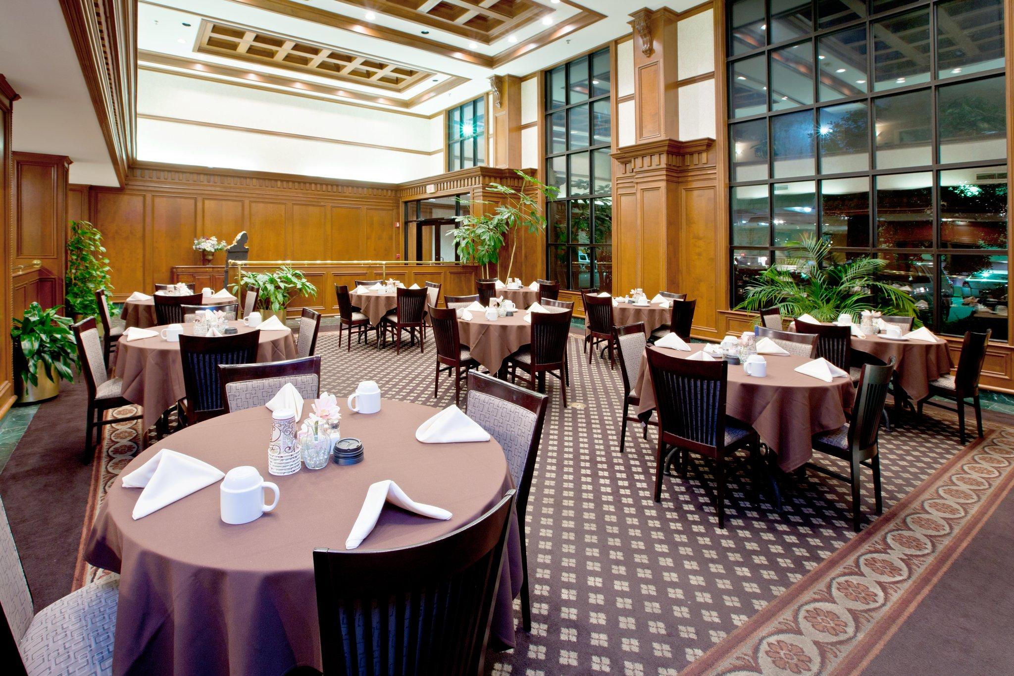 Holiday Inn Hotel and Suites Huntington Civic Aren