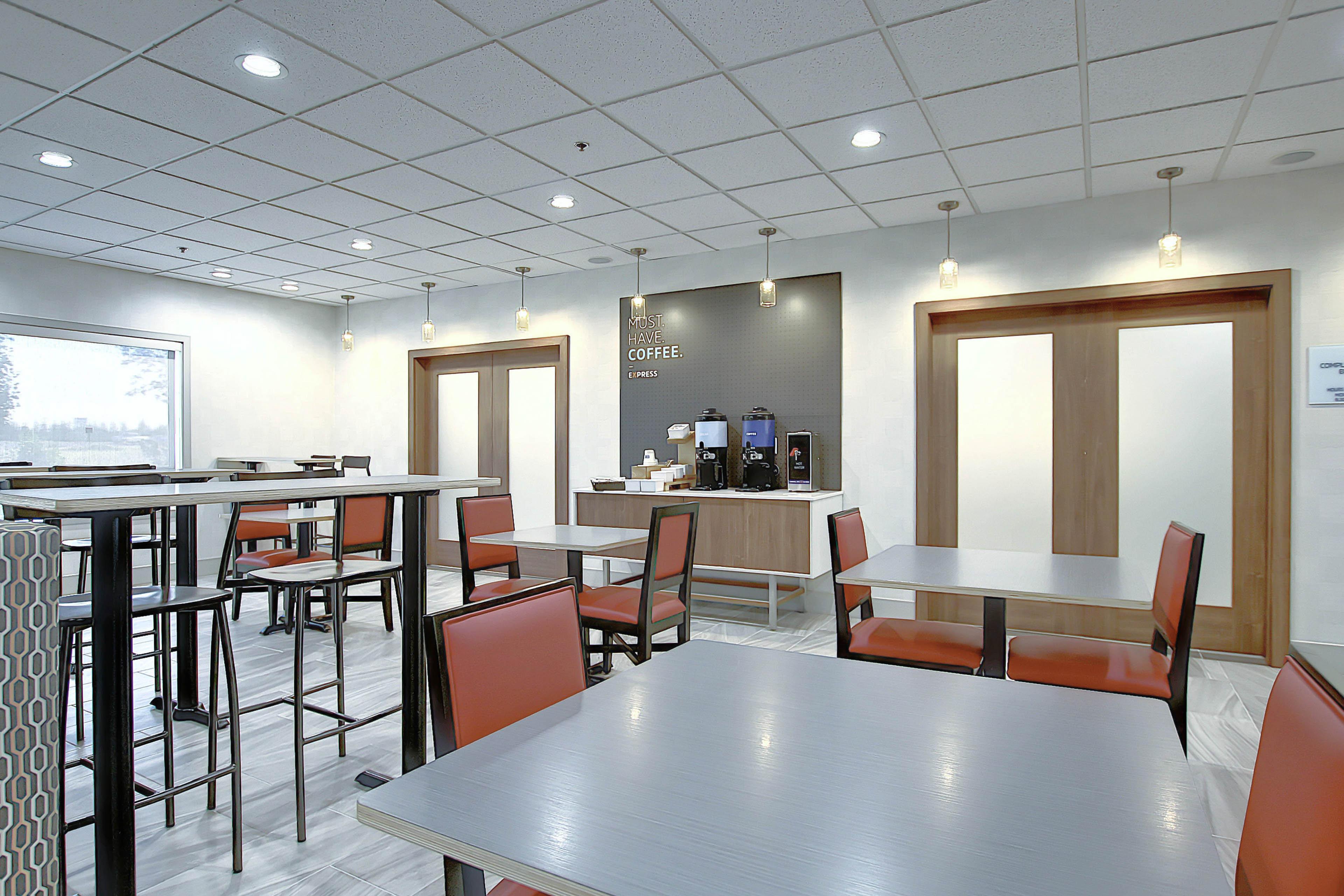 Holiday Inn Express and Suites Airport Calgary
