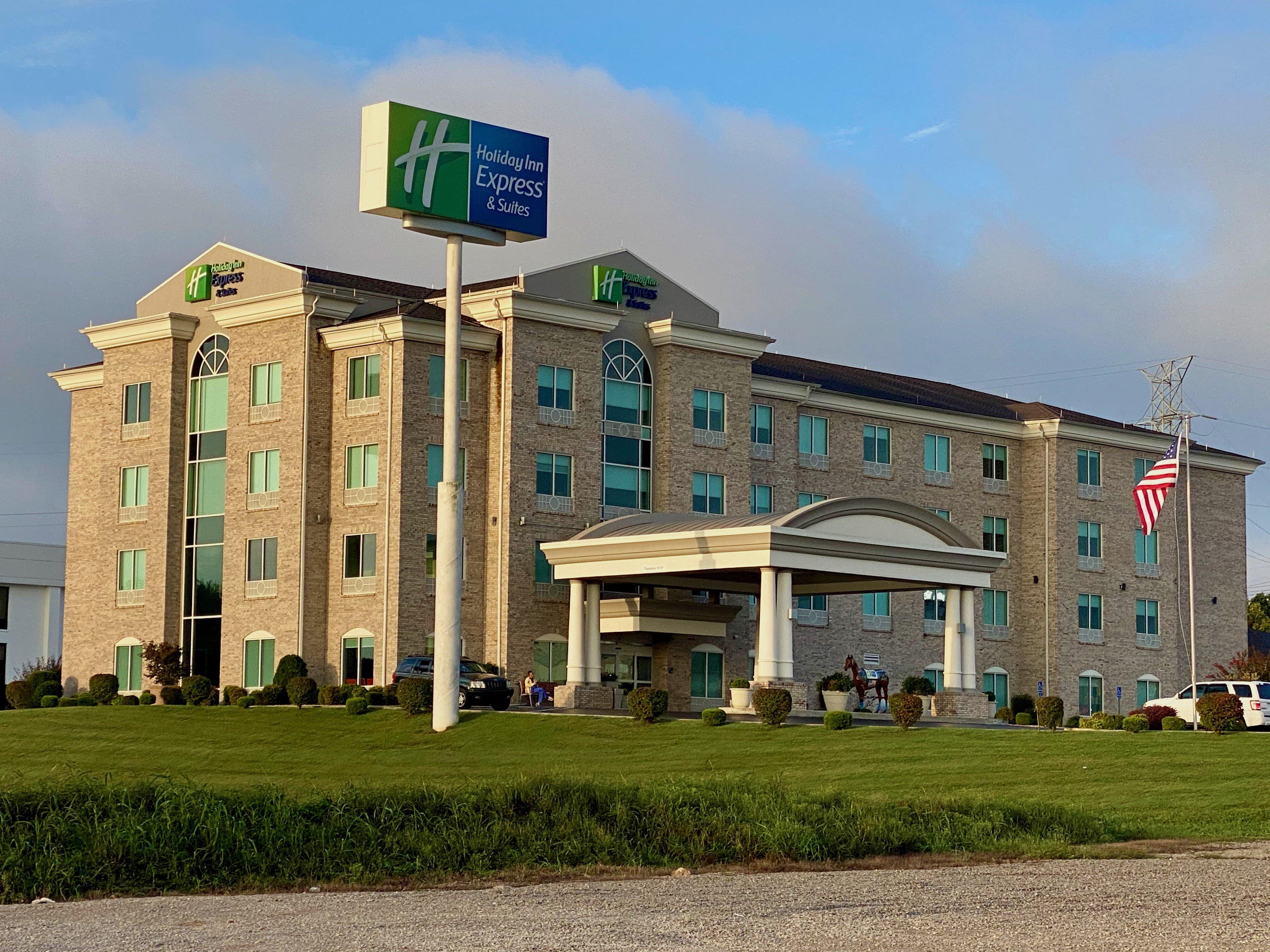 Holiday Inn Express & Suites - Somerset Central image