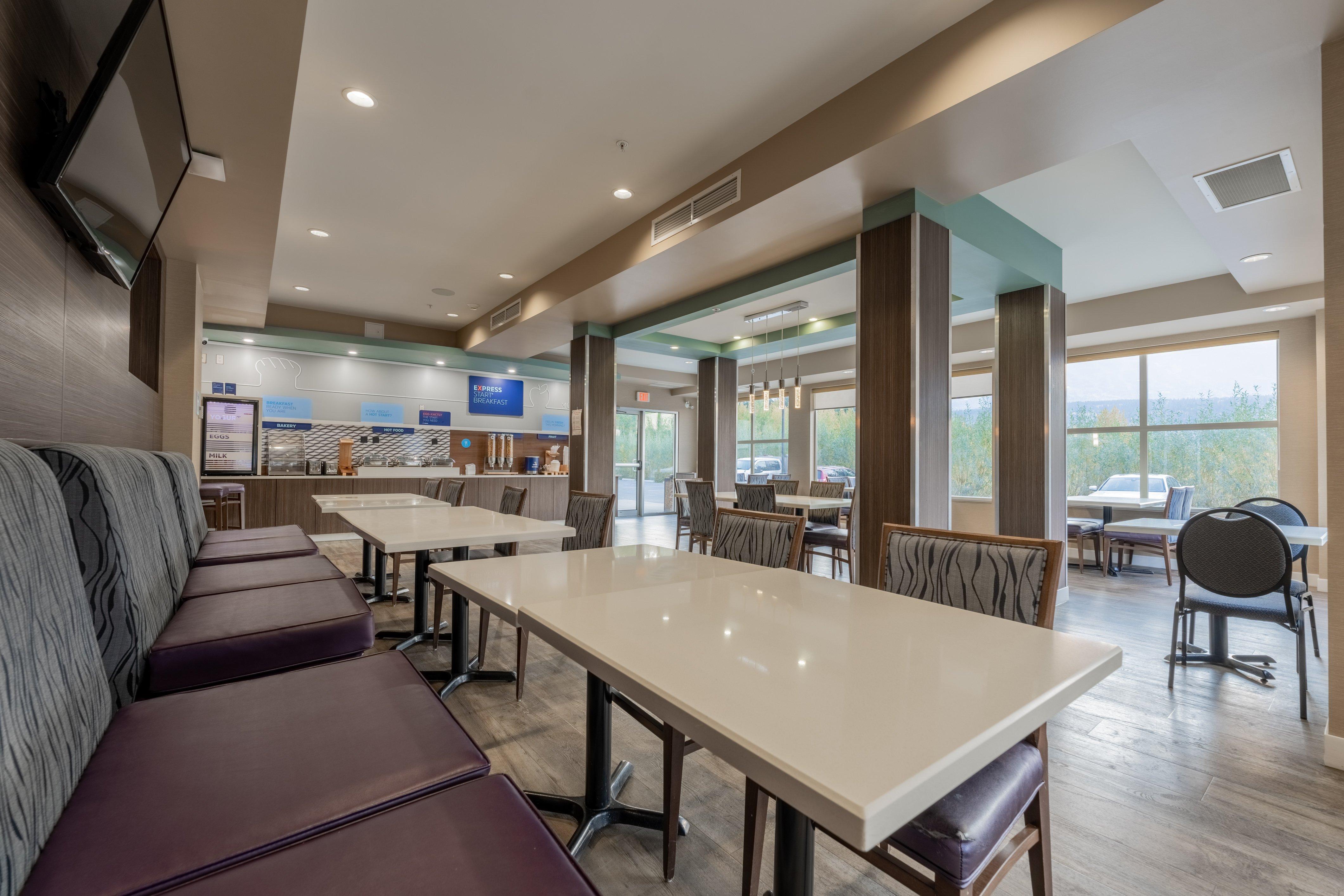 Holiday Inn Express Golden Kicking Horse