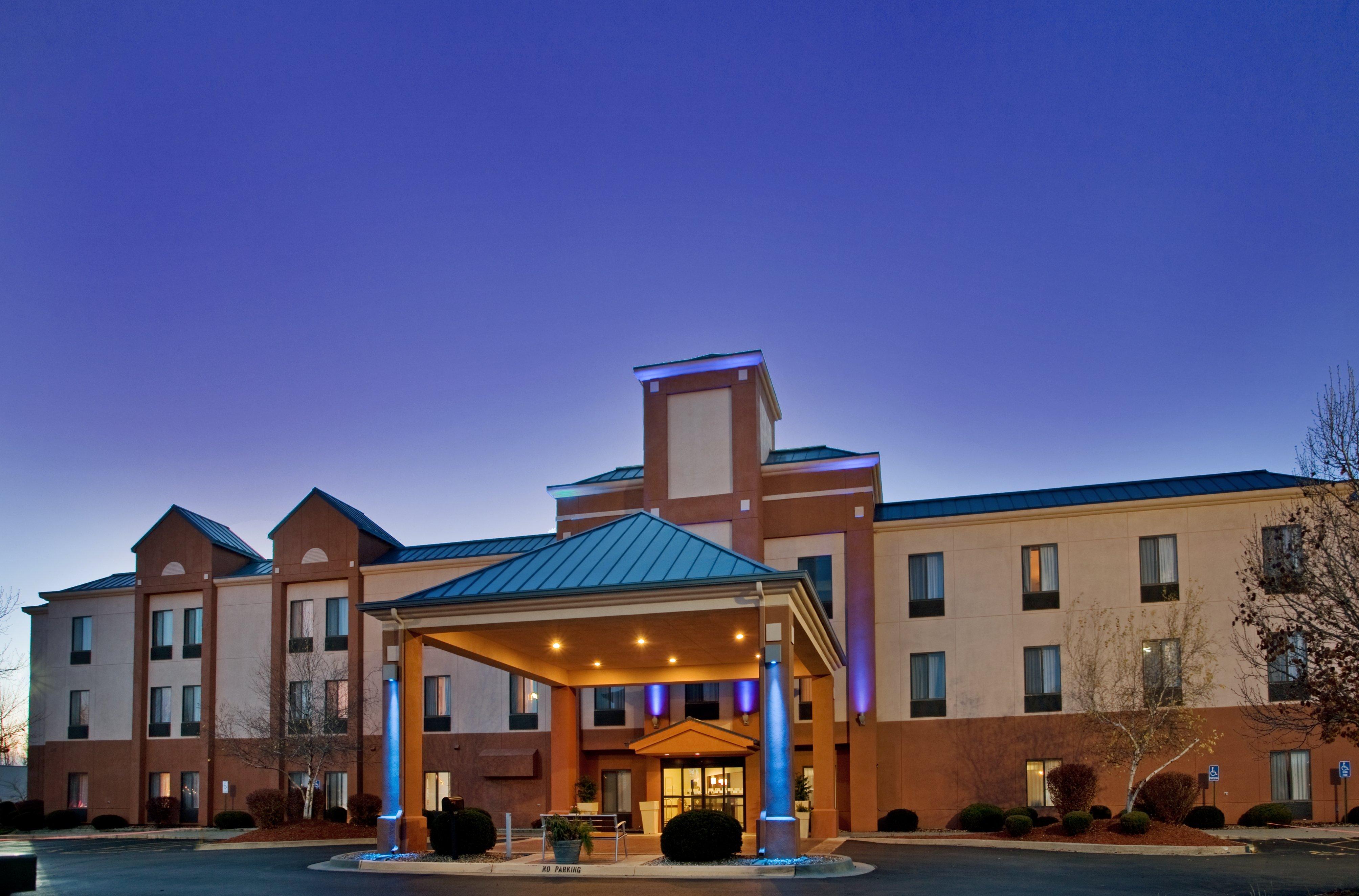 Holiday Inn Express & Suites Lansing-Leavenworth, an IHG Hotel image