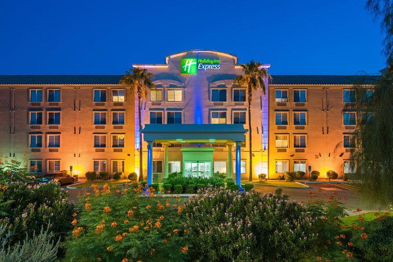 HOLIDAY INN EXPRESS HOTEL AND SUITES PEORIA NORTH GLENDALE
